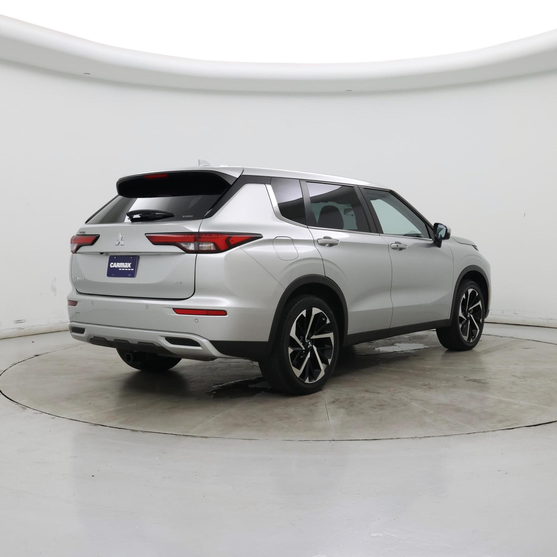 Thumbnail: 2023 Mitsubishi Outlander - 8