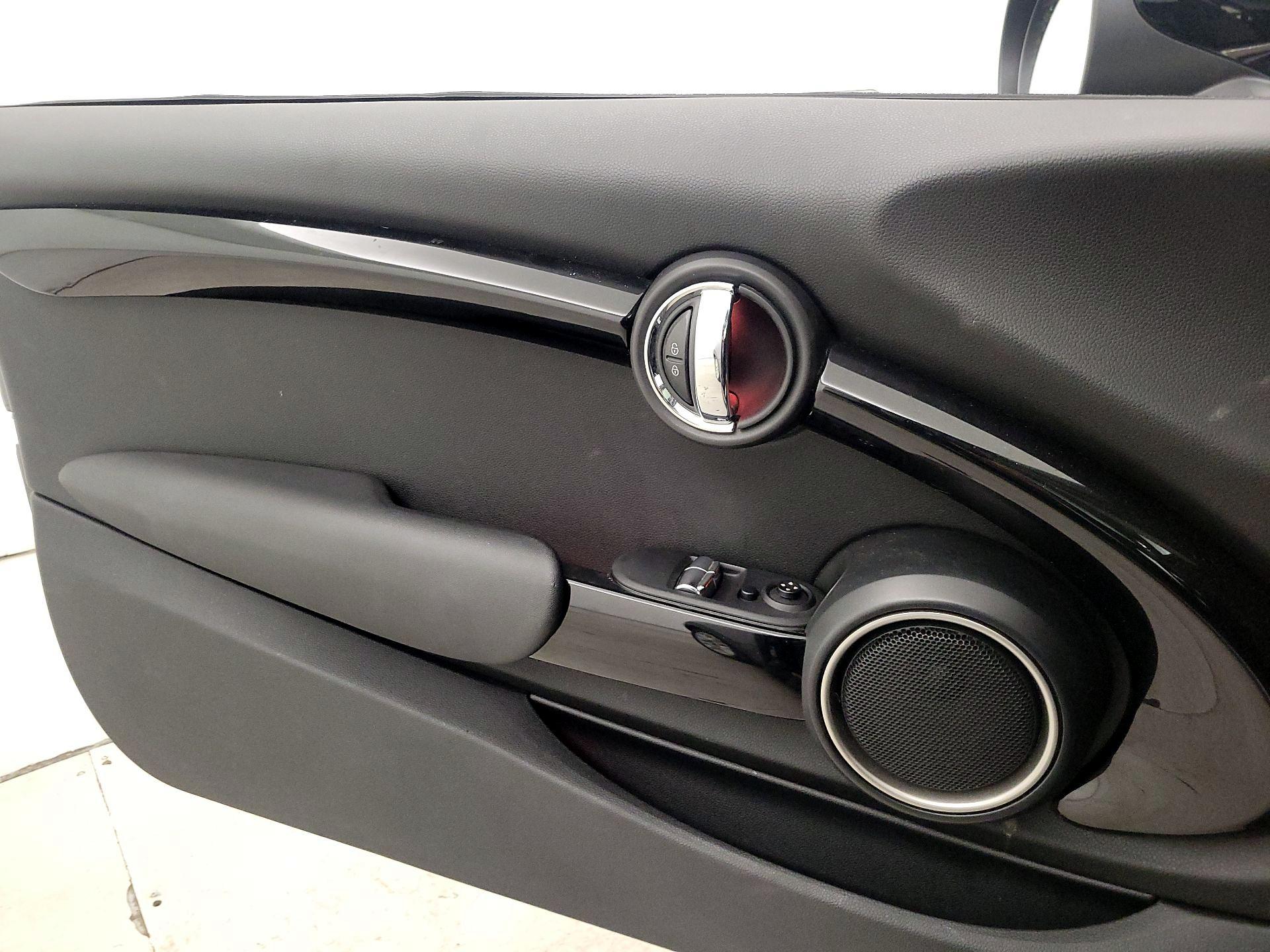 Thumbnail: 2015 MINI Cooper Hardtop - 12