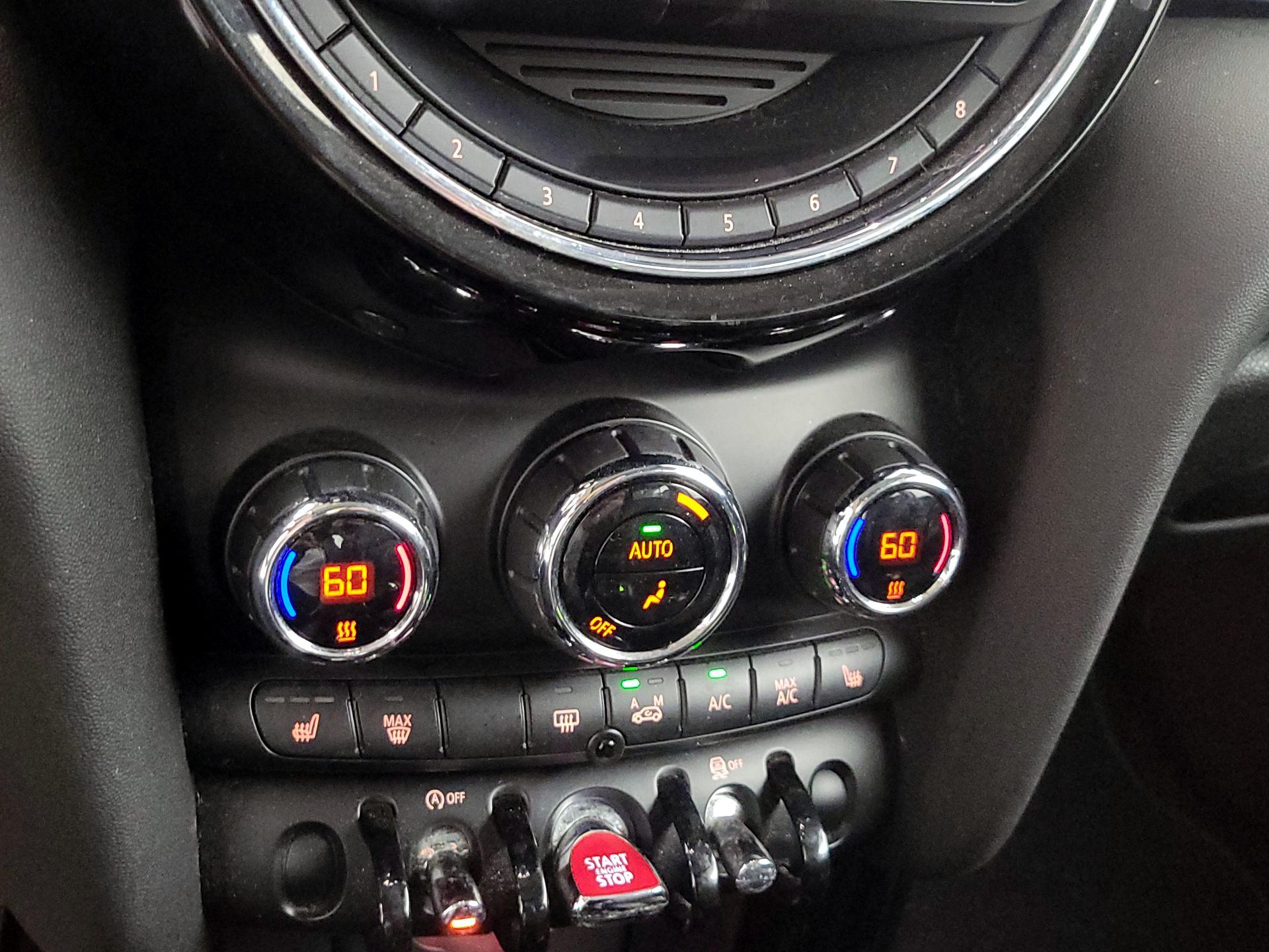 Thumbnail: 2015 MINI Cooper Hardtop - 15