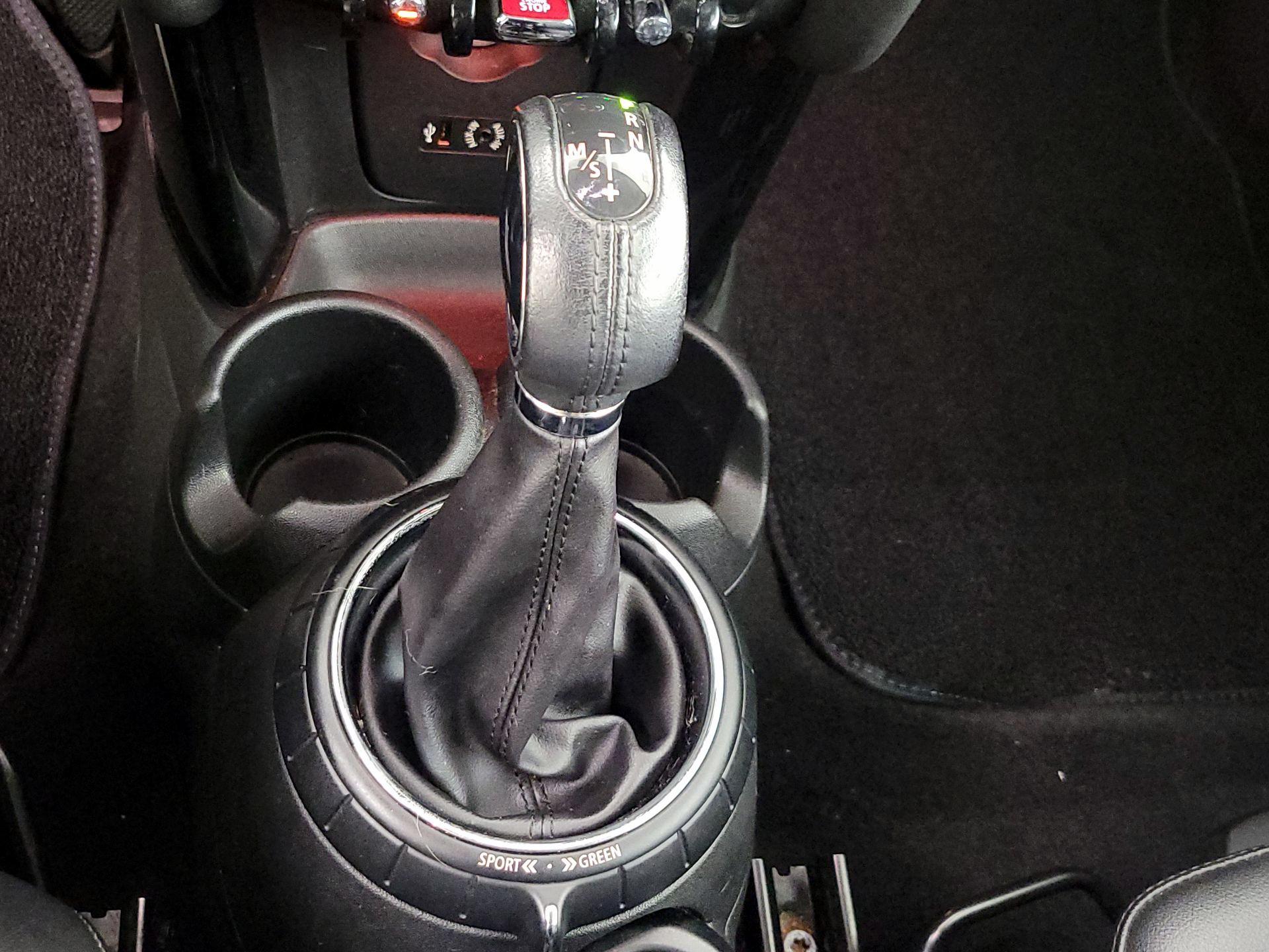 Thumbnail: 2015 MINI Cooper Hardtop - 16