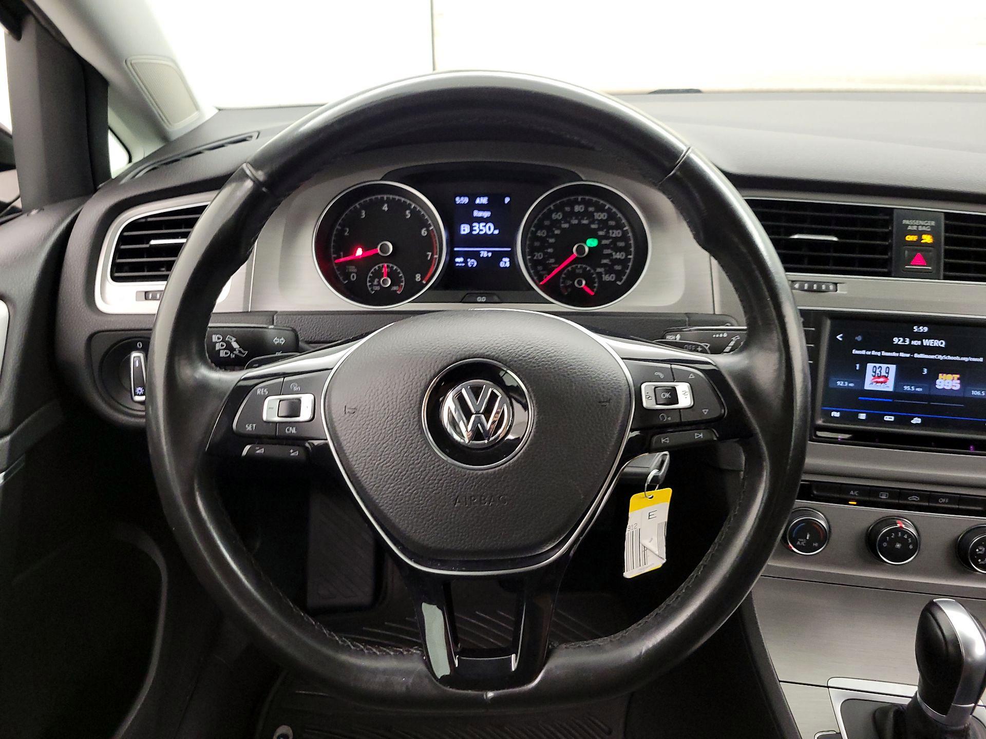 Thumbnail: 2017 Volkswagen Golf - 10