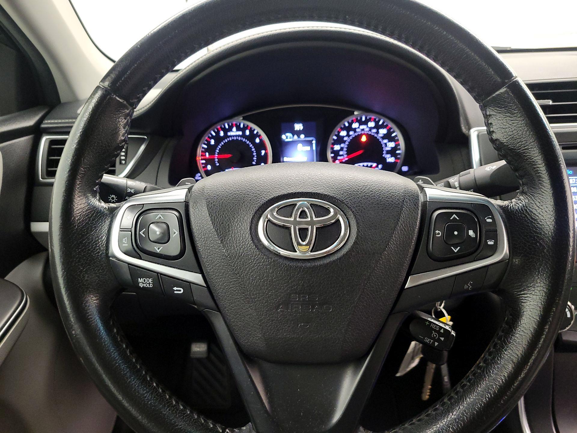 Thumbnail: 2016 Toyota Camry - 10