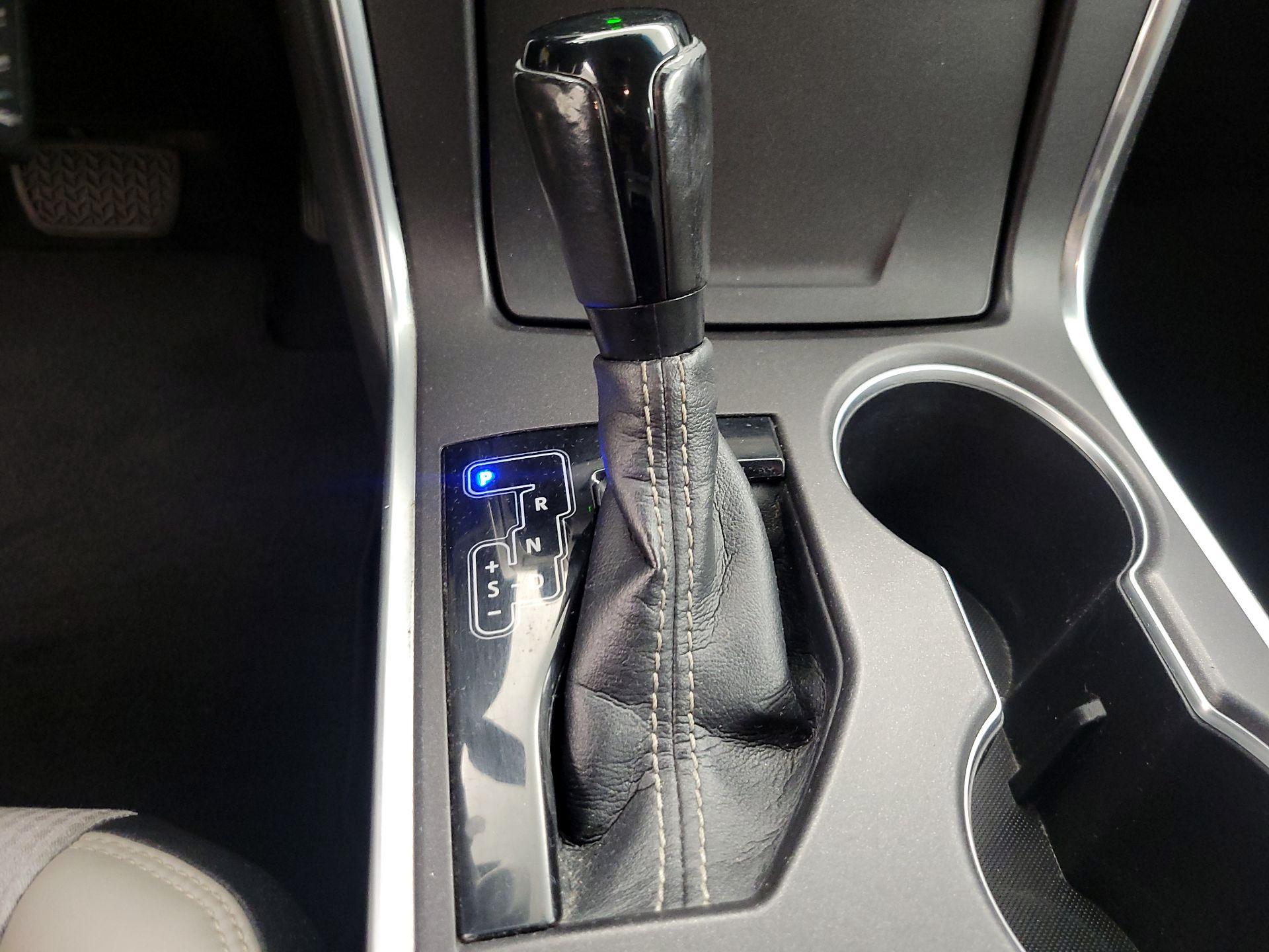 Thumbnail: 2016 Toyota Camry - 17