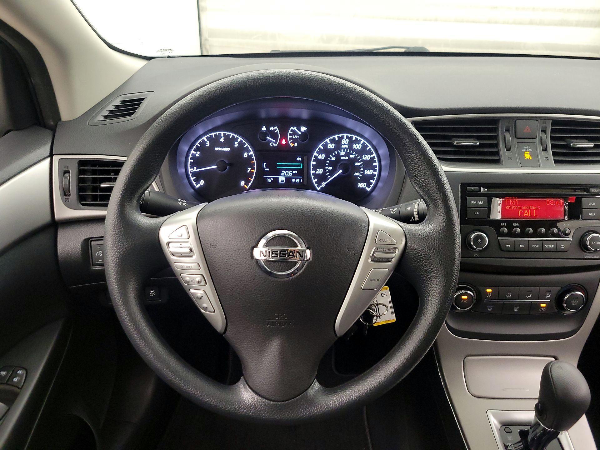 Thumbnail: 2015 Nissan Sentra - 10