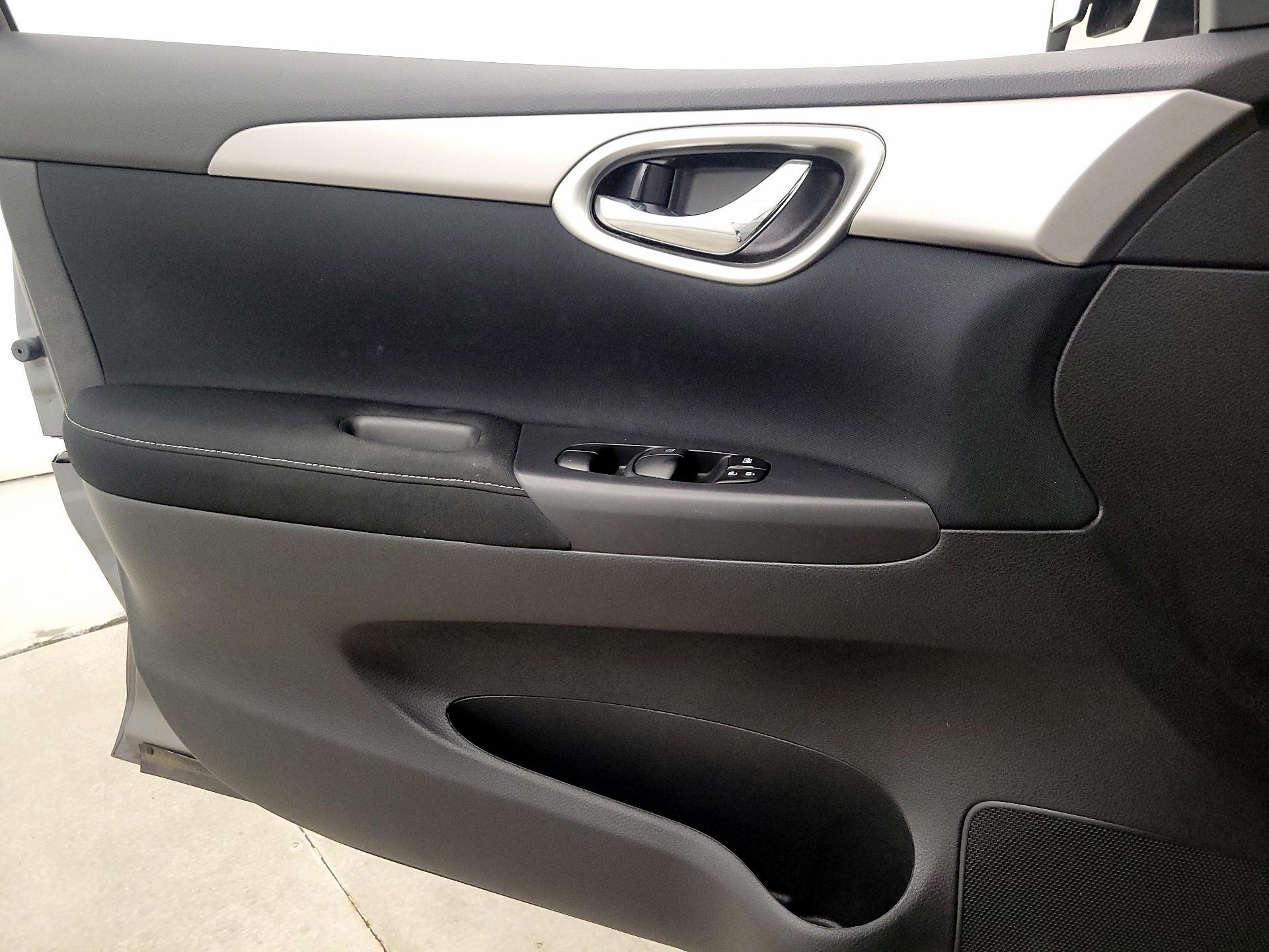 Thumbnail: 2015 Nissan Sentra - 12