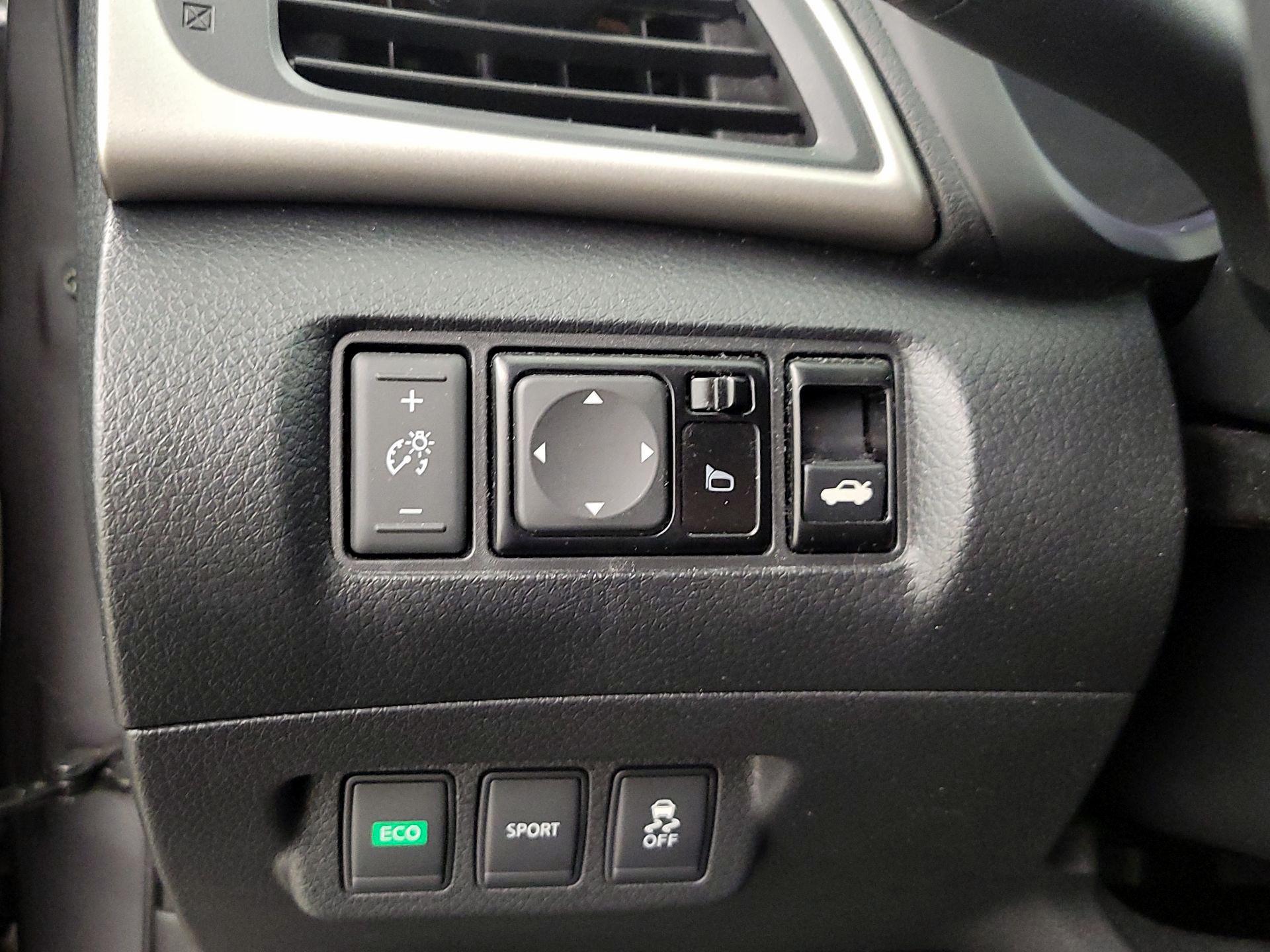 Thumbnail: 2015 Nissan Sentra - 13