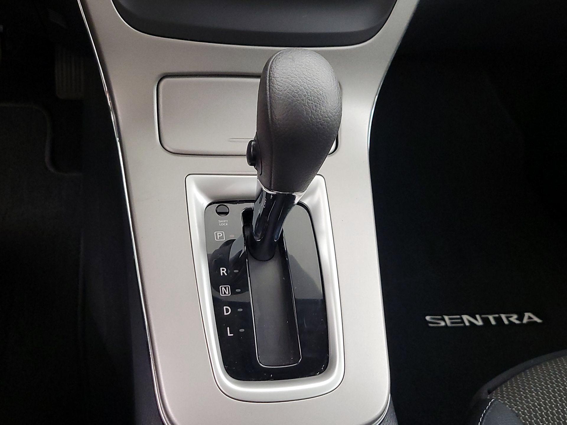 Thumbnail: 2015 Nissan Sentra - 16