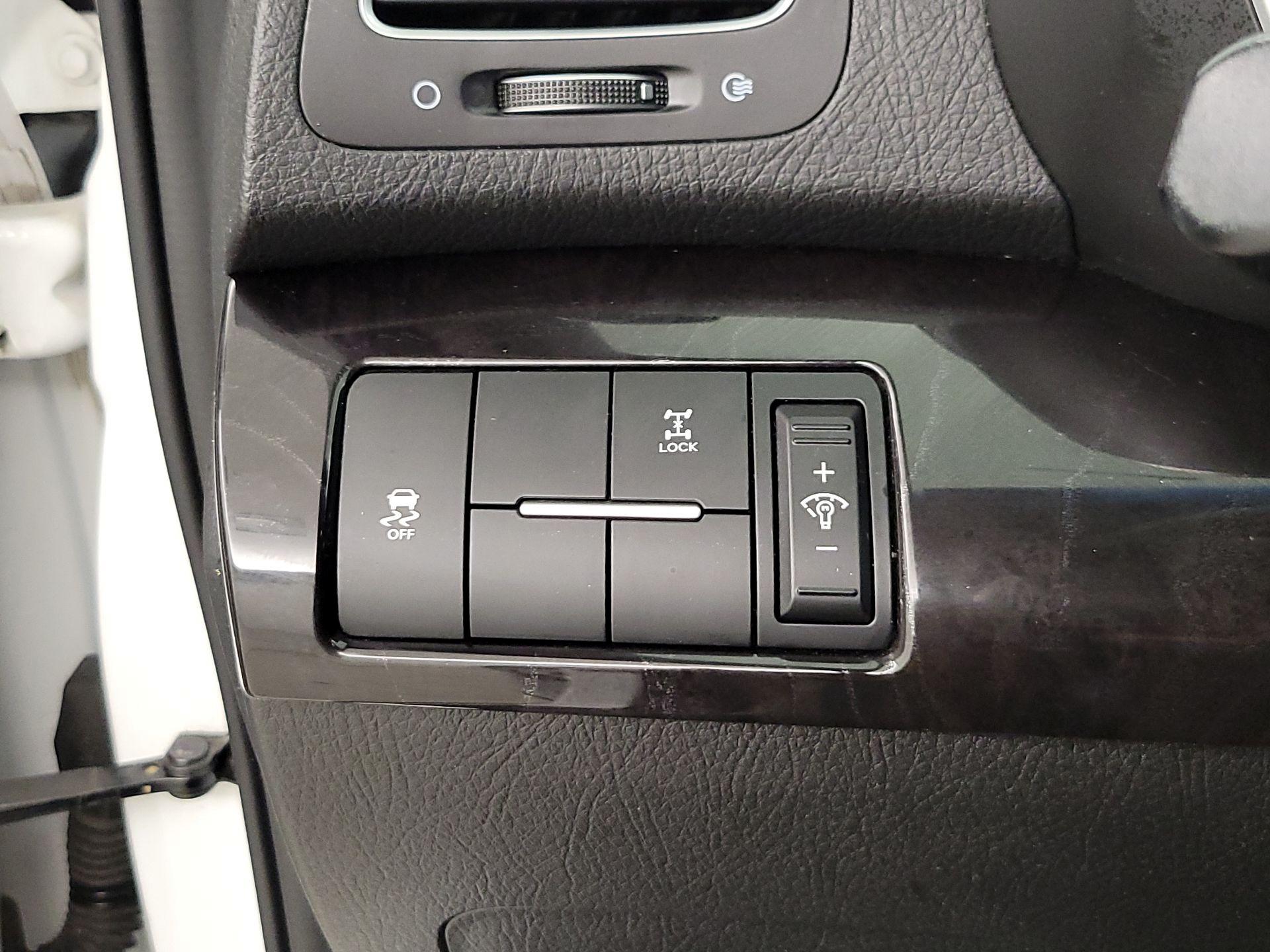Thumbnail: 2015 Kia Sorento - 13