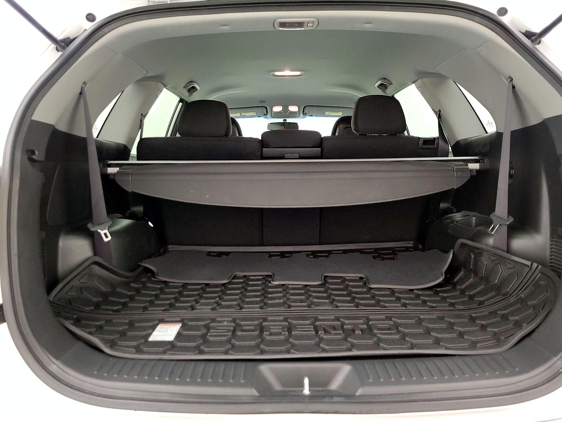 Thumbnail: 2015 Kia Sorento - 19
