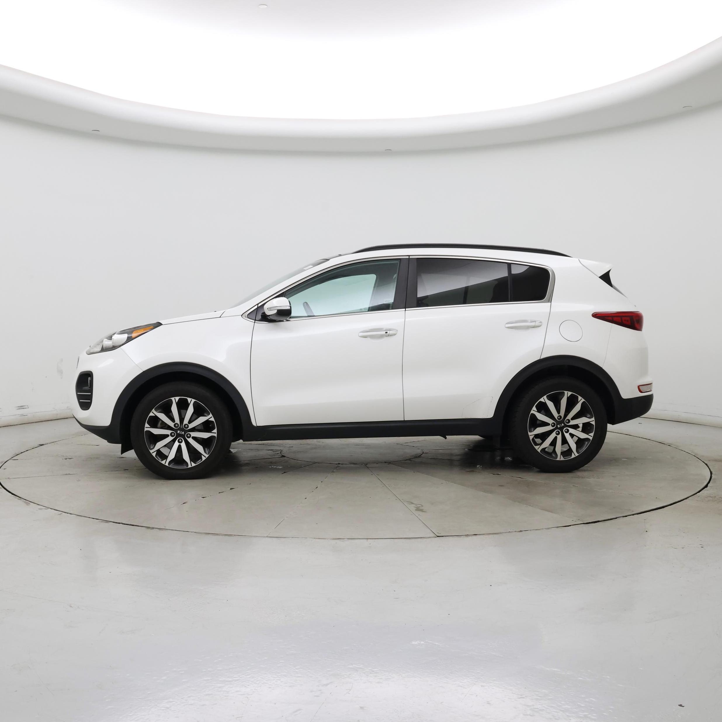 Thumbnail: 2017 Kia Sportage - 3