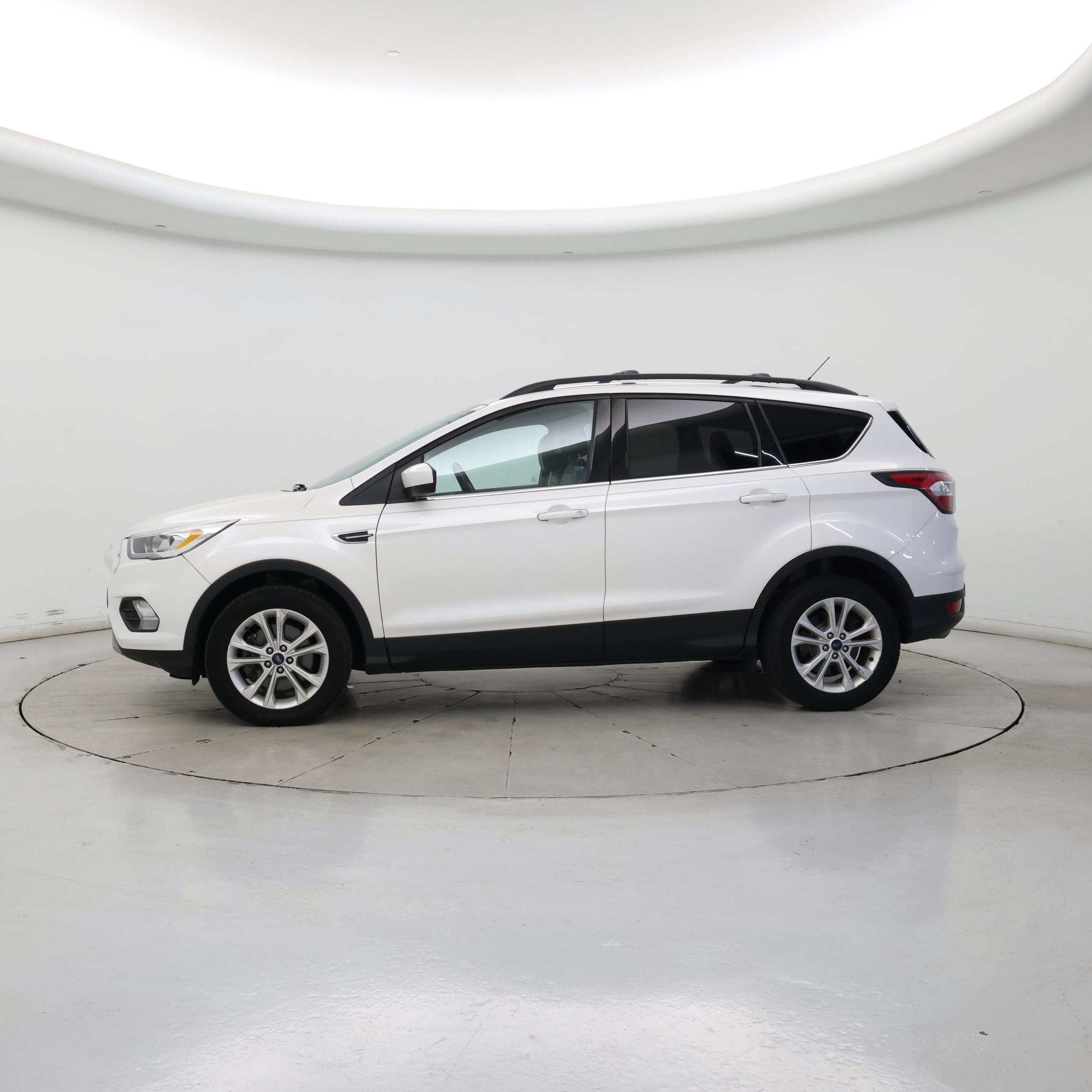 Thumbnail: 2017 Ford Escape - 3