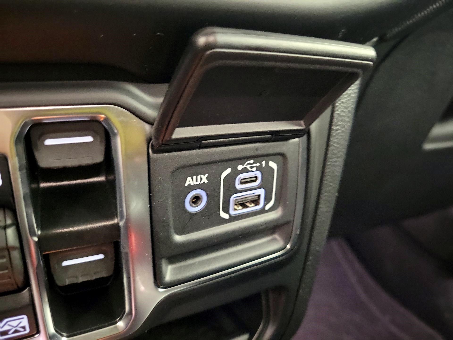 Thumbnail: 2023 Jeep Gladiator - 16