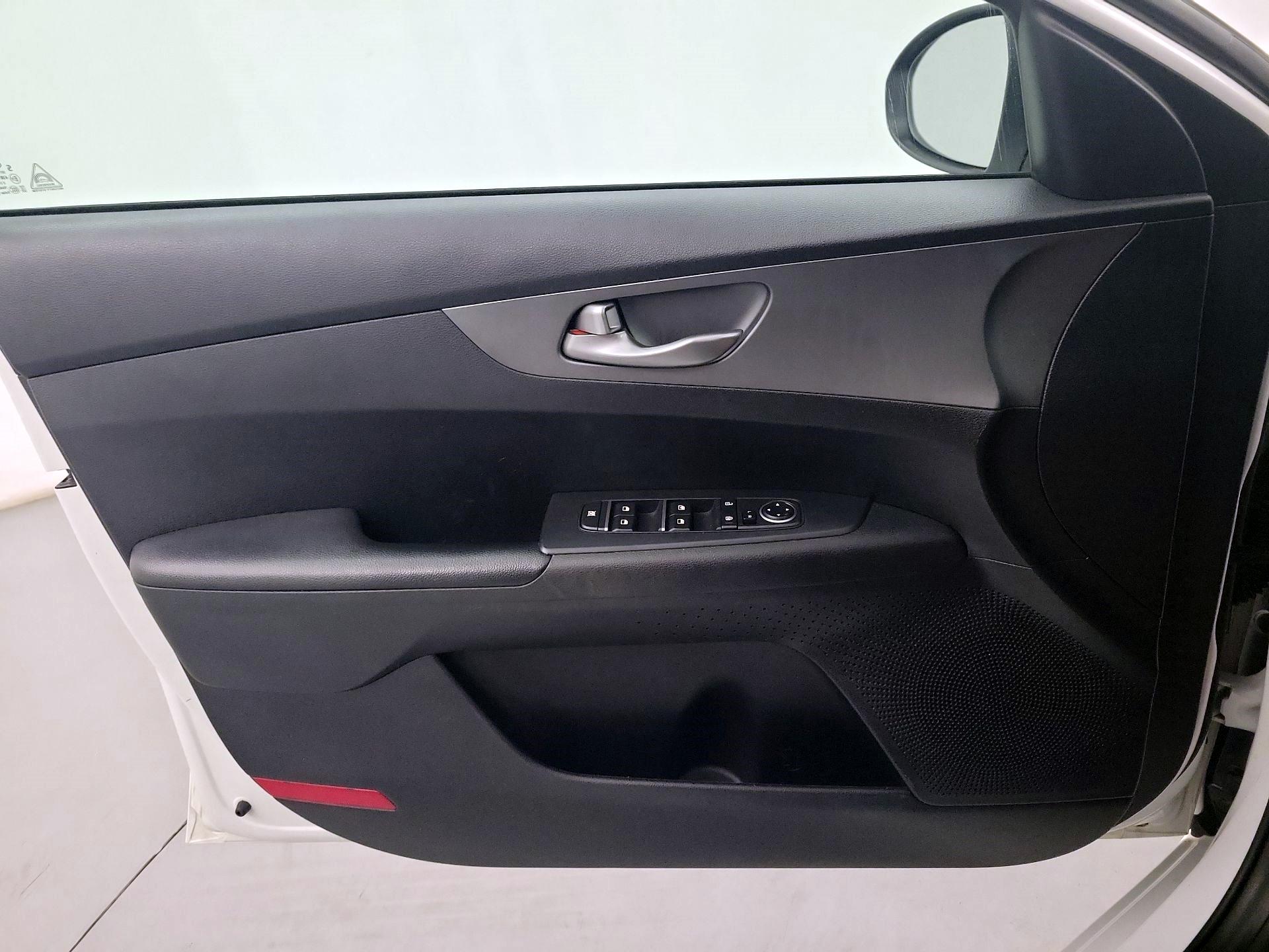 Thumbnail: 2019 Kia Forte - 10