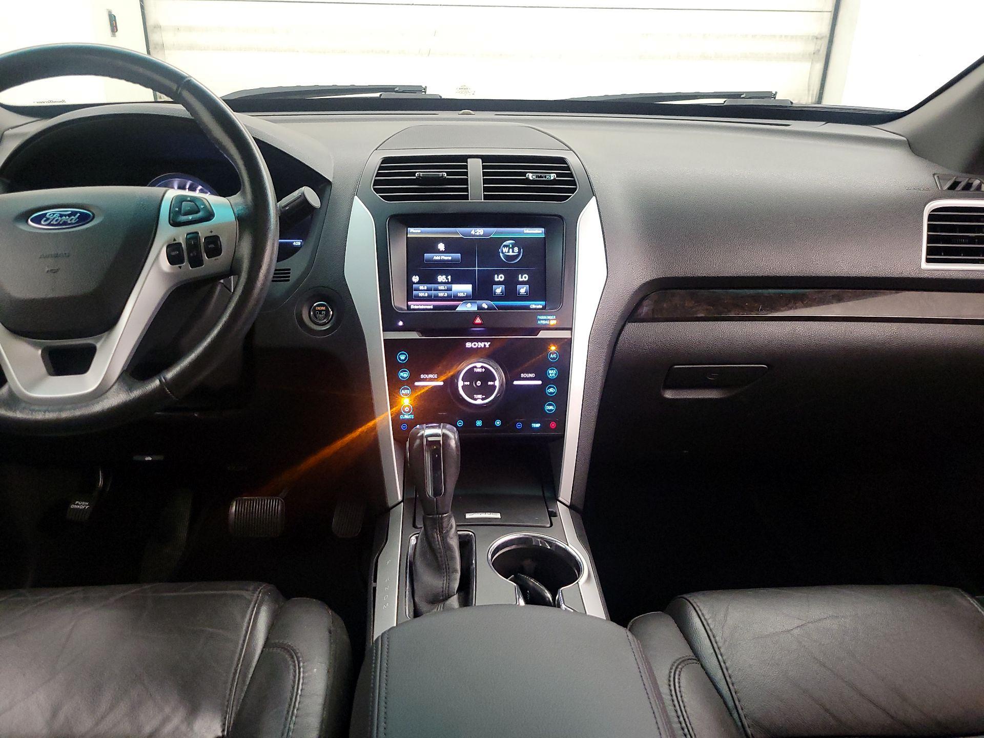 Thumbnail: 2015 Ford Explorer - 9