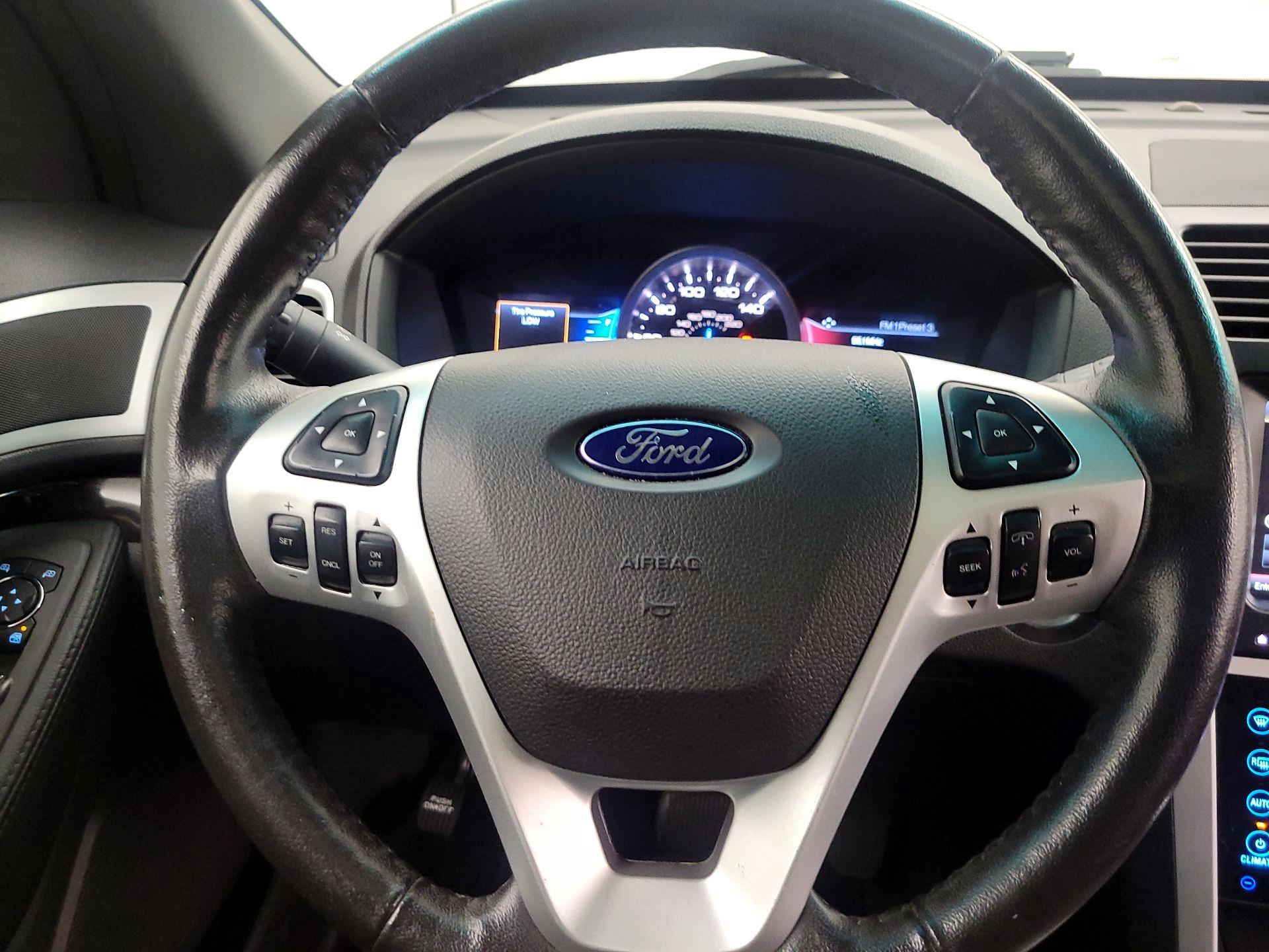 Thumbnail: 2015 Ford Explorer - 10