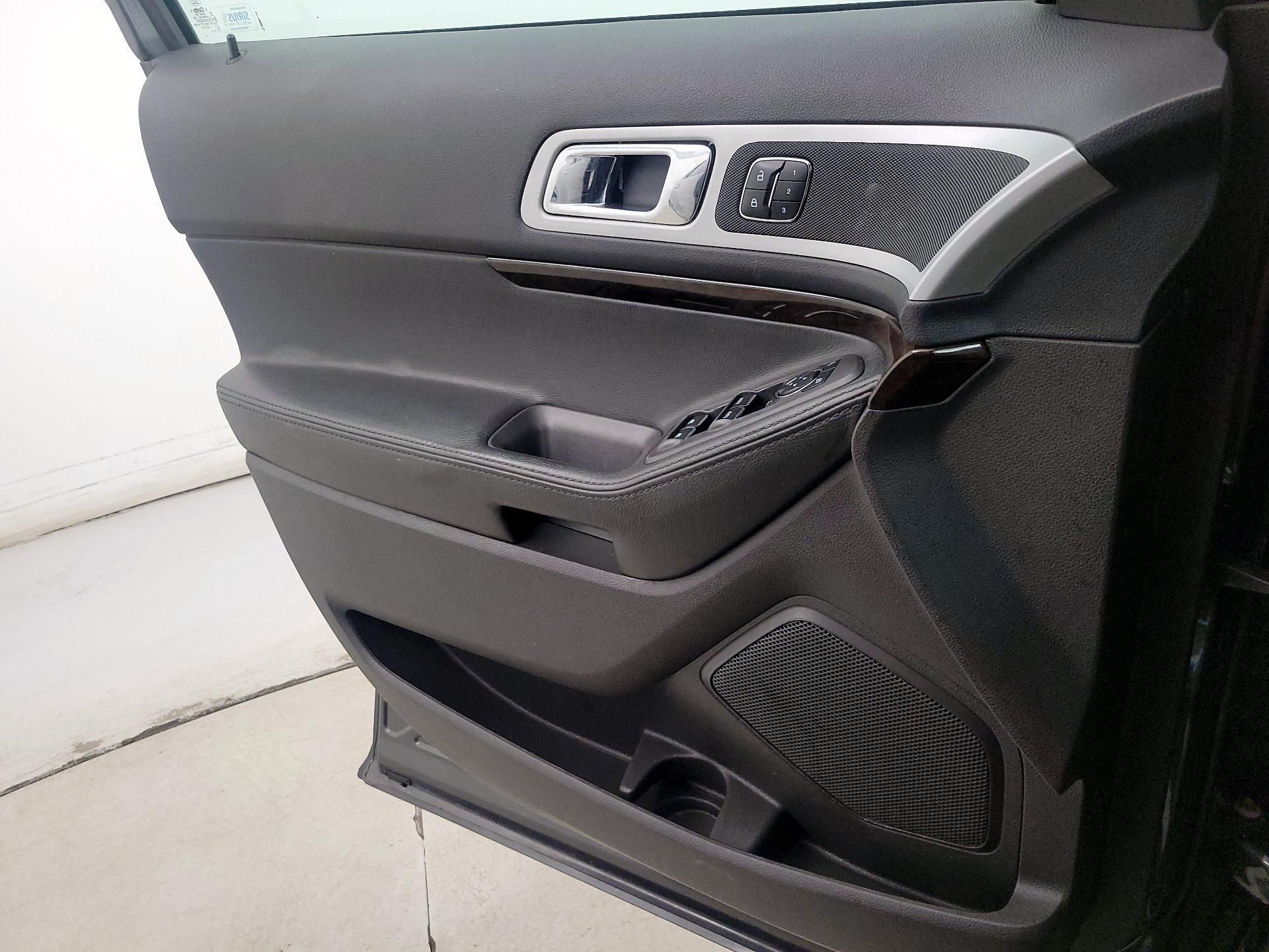 Thumbnail: 2015 Ford Explorer - 12