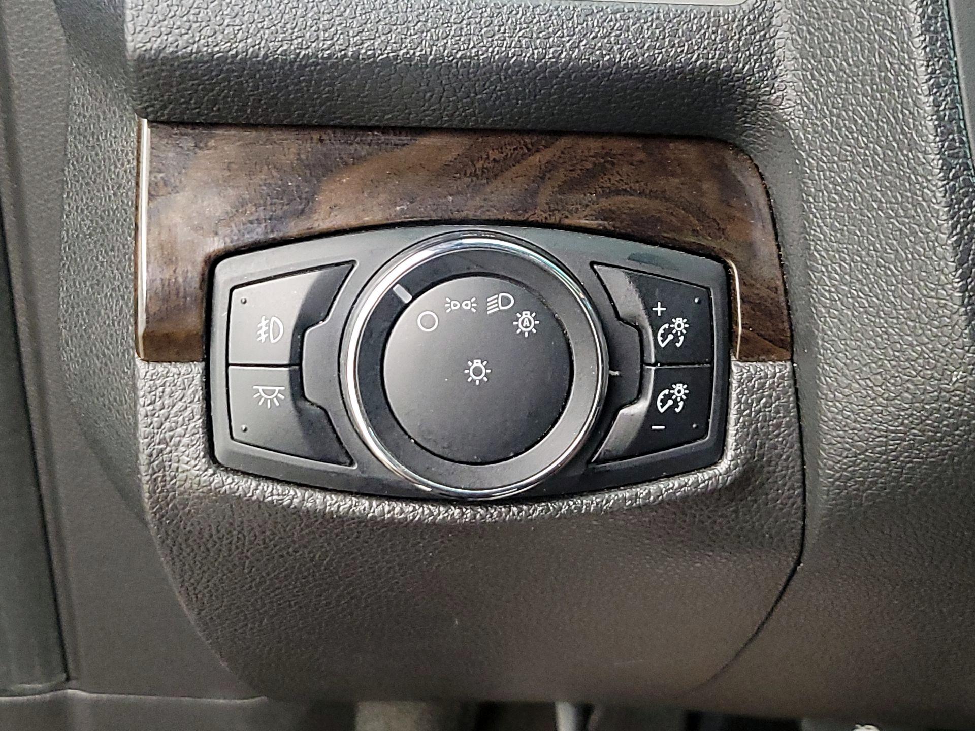 Thumbnail: 2015 Ford Explorer - 13