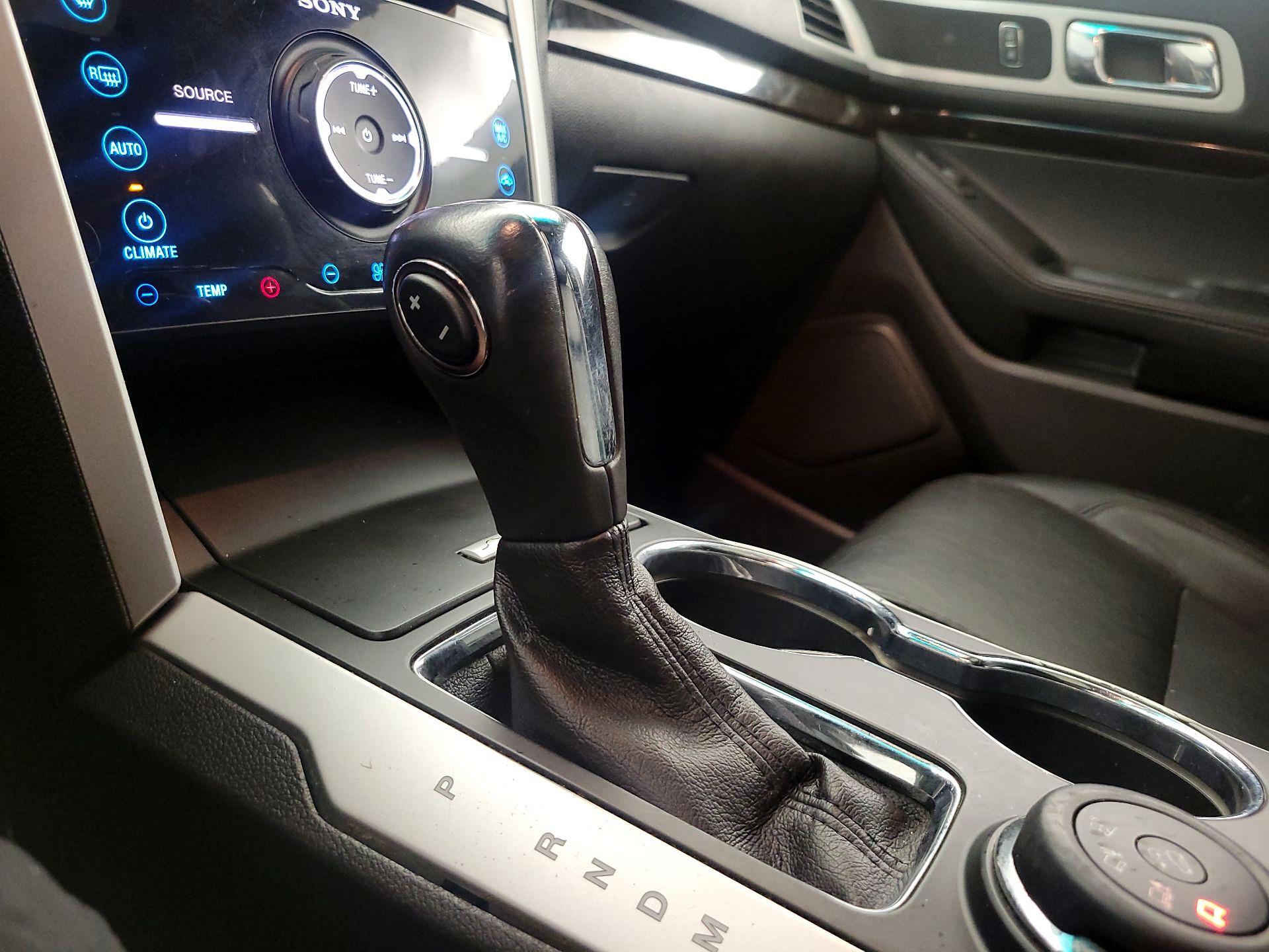 Thumbnail: 2015 Ford Explorer - 17