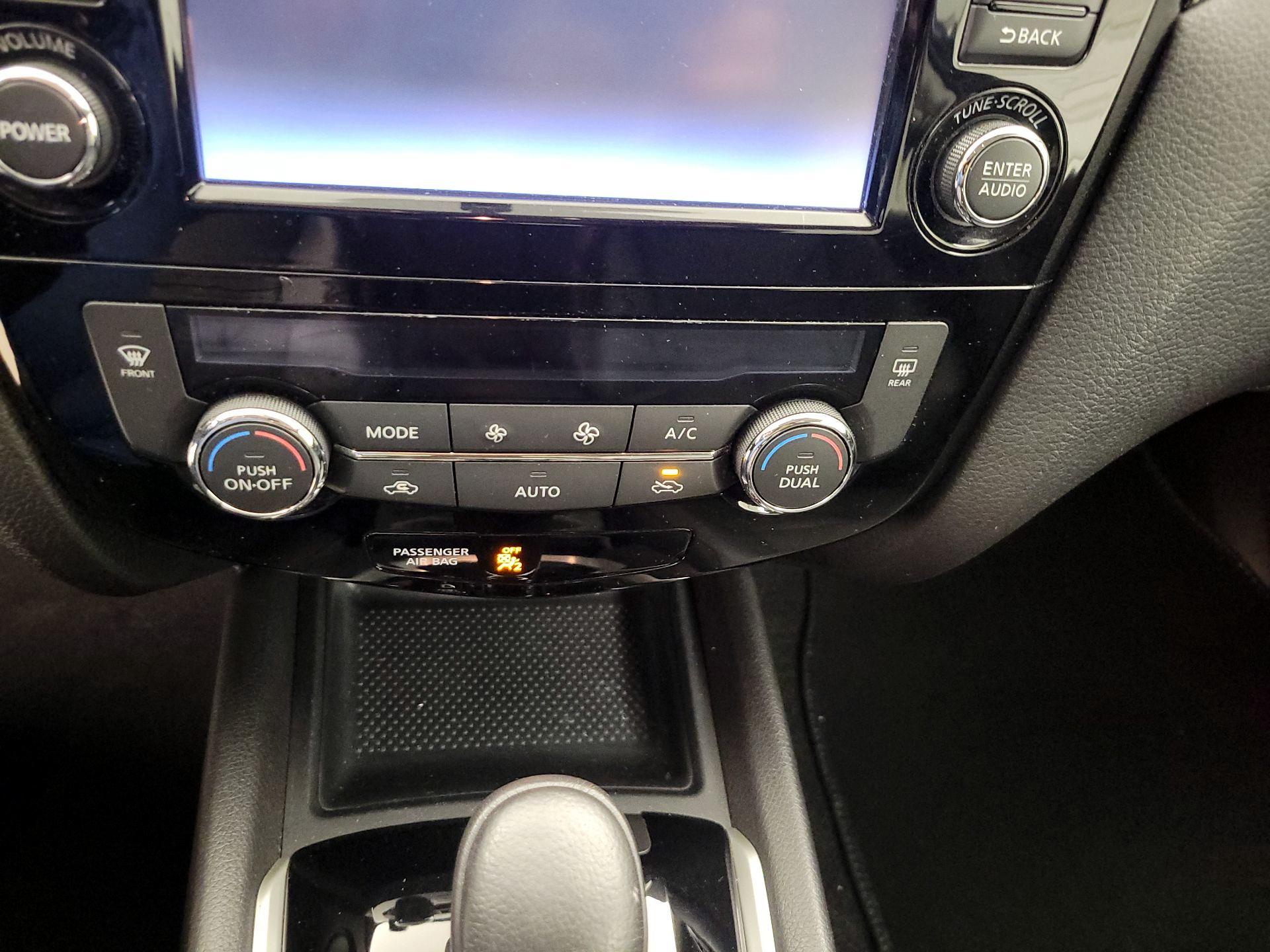 Thumbnail: 2015 Nissan Rogue - 17