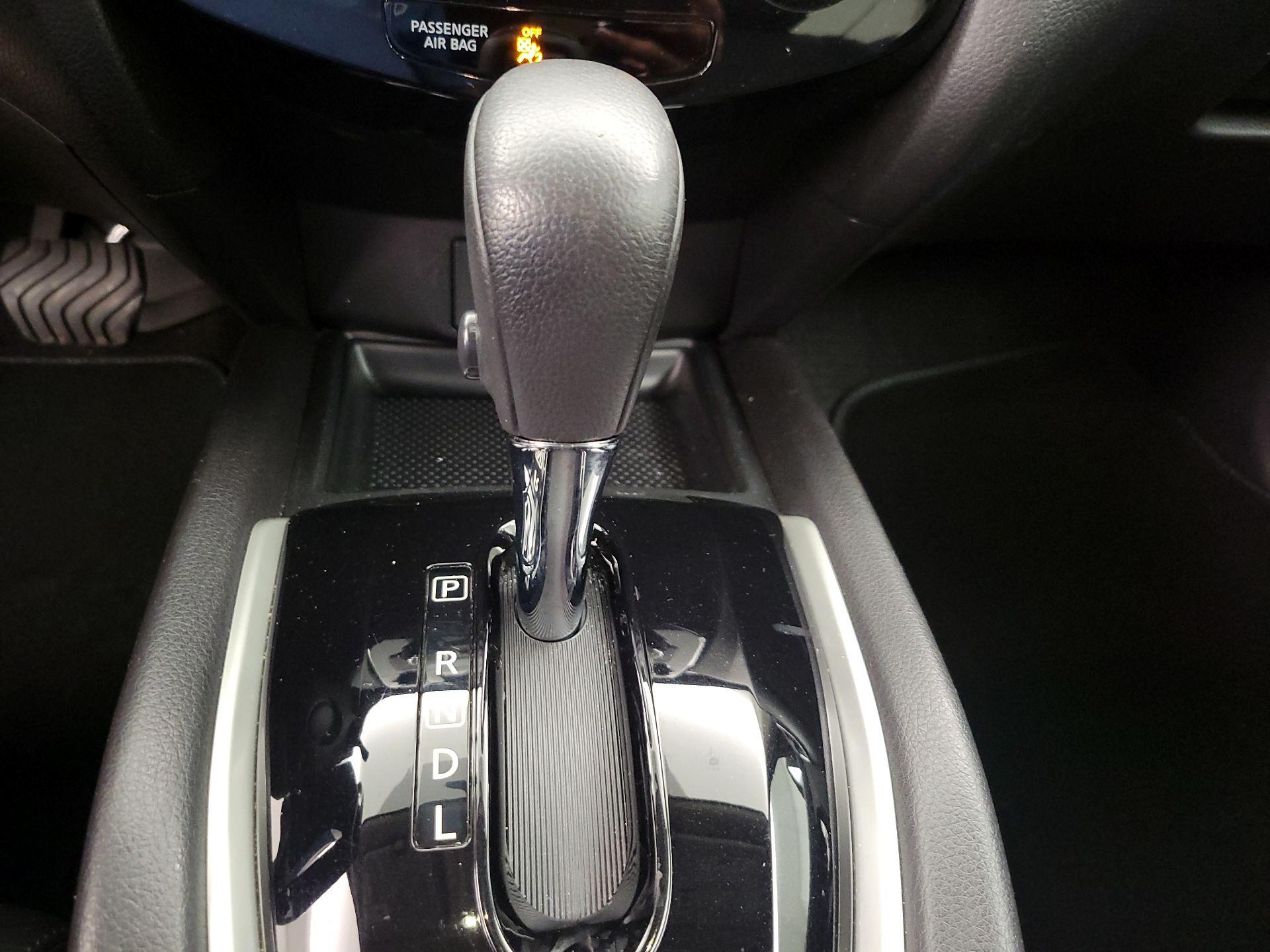 Thumbnail: 2015 Nissan Rogue - 18