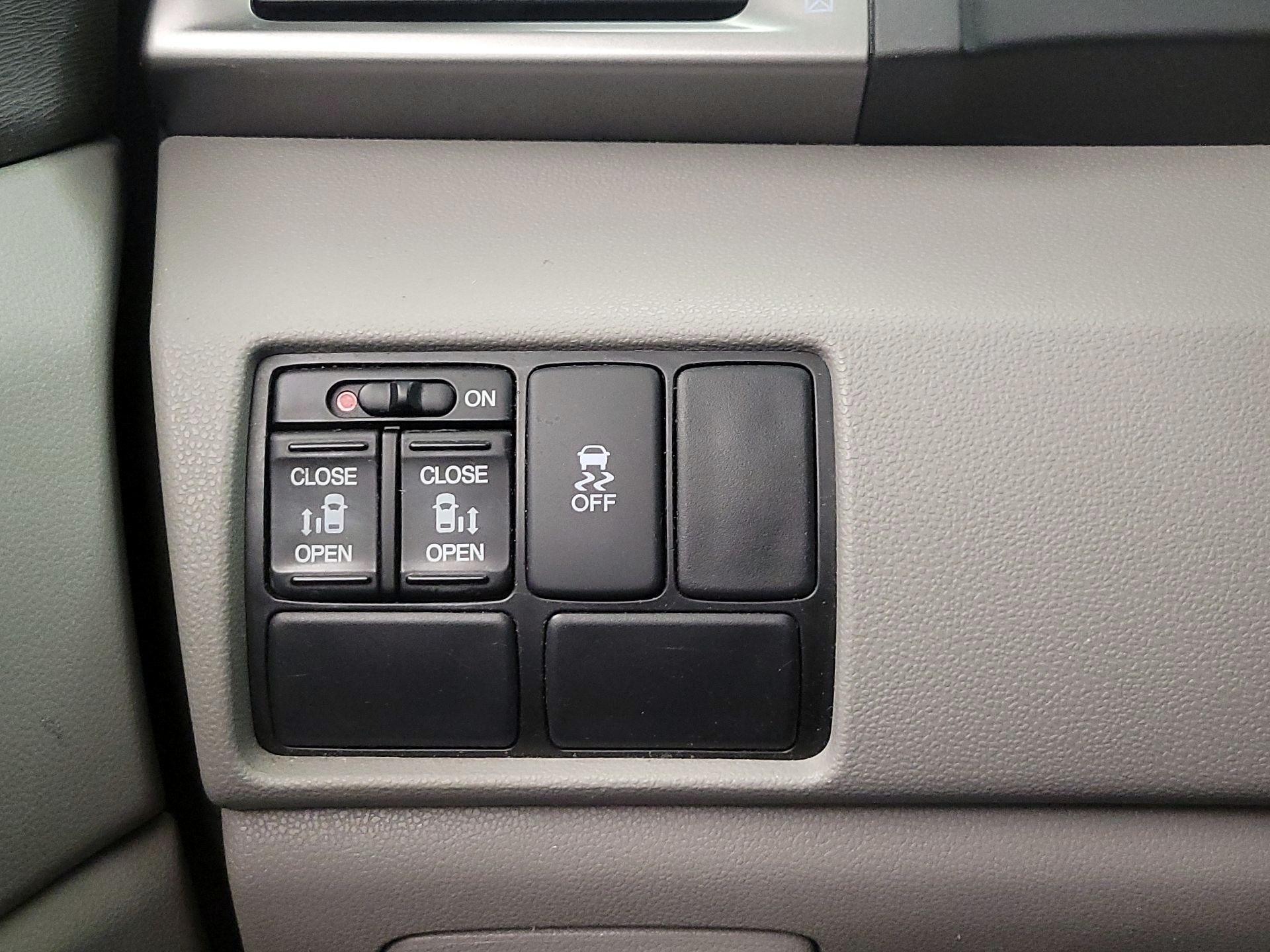 Thumbnail: 2016 Honda Odyssey - 13