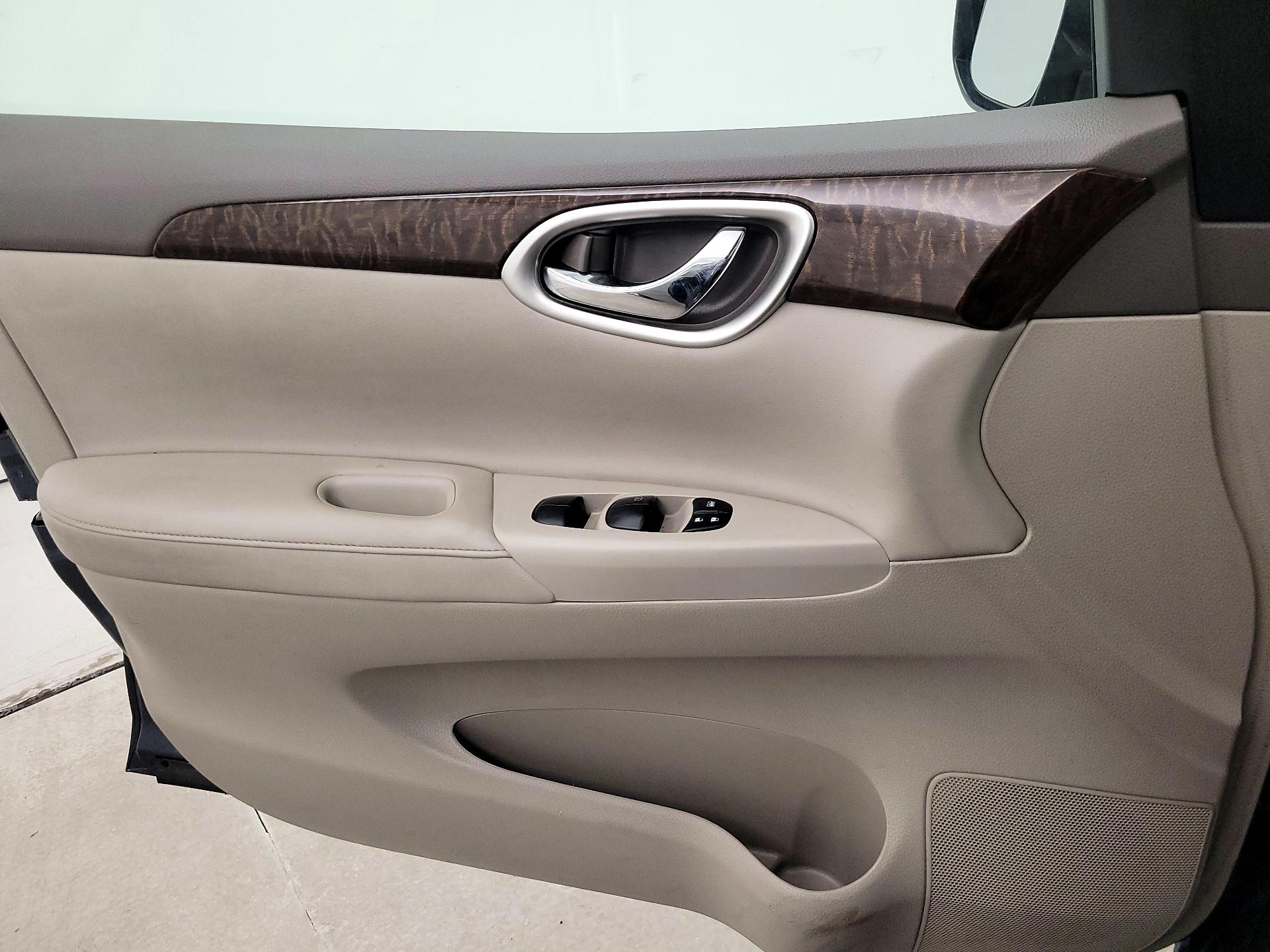 Thumbnail: 2013 Nissan Sentra - 12