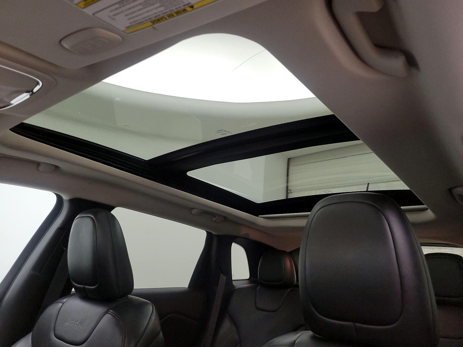 Thumbnail: 2015 Jeep Cherokee - 20