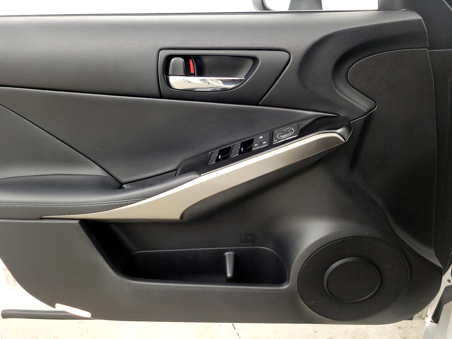 Thumbnail: 2014 Lexus IS - 12
