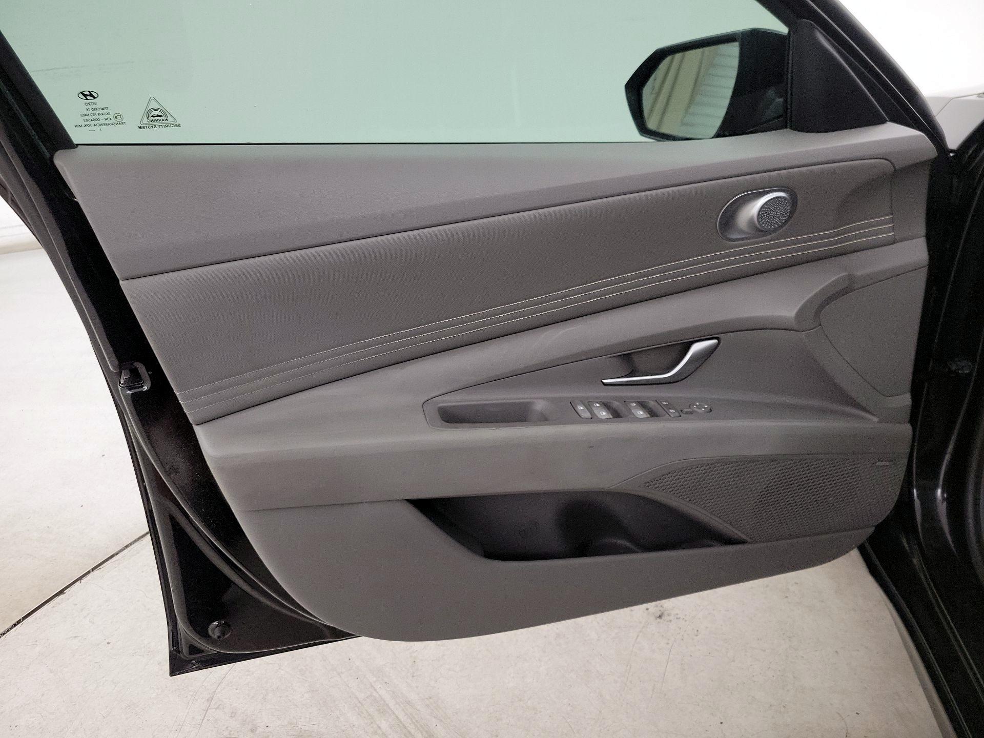 Thumbnail: 2022 Hyundai Elantra - 12
