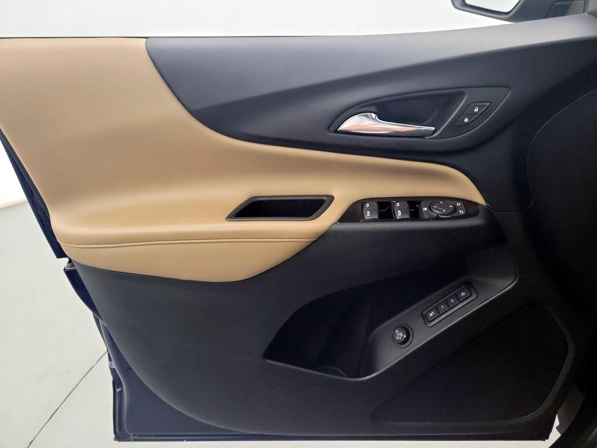 Thumbnail: 2022 Chevrolet Equinox - 10