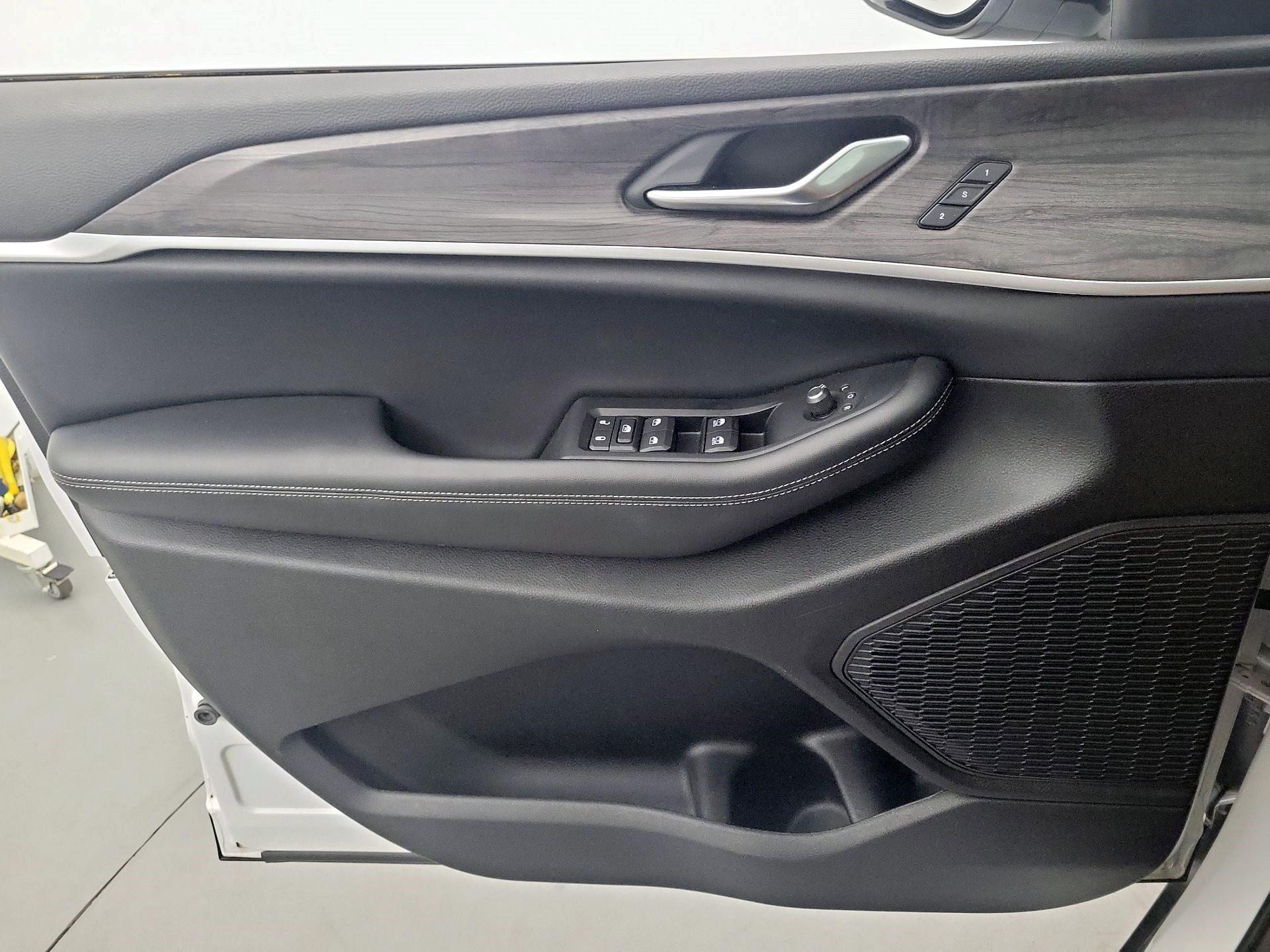 Thumbnail: 2023 Jeep Grand Cherokee - 10