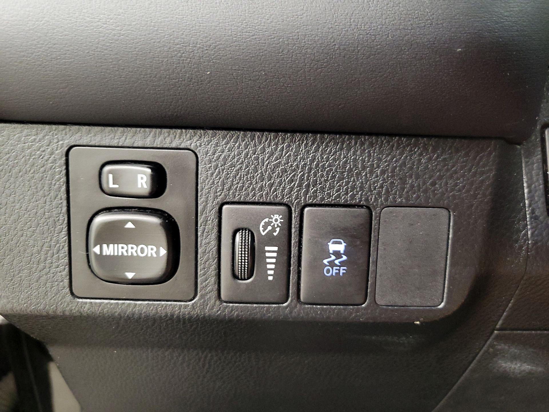 Thumbnail: 2014 Toyota RAV4 - 13