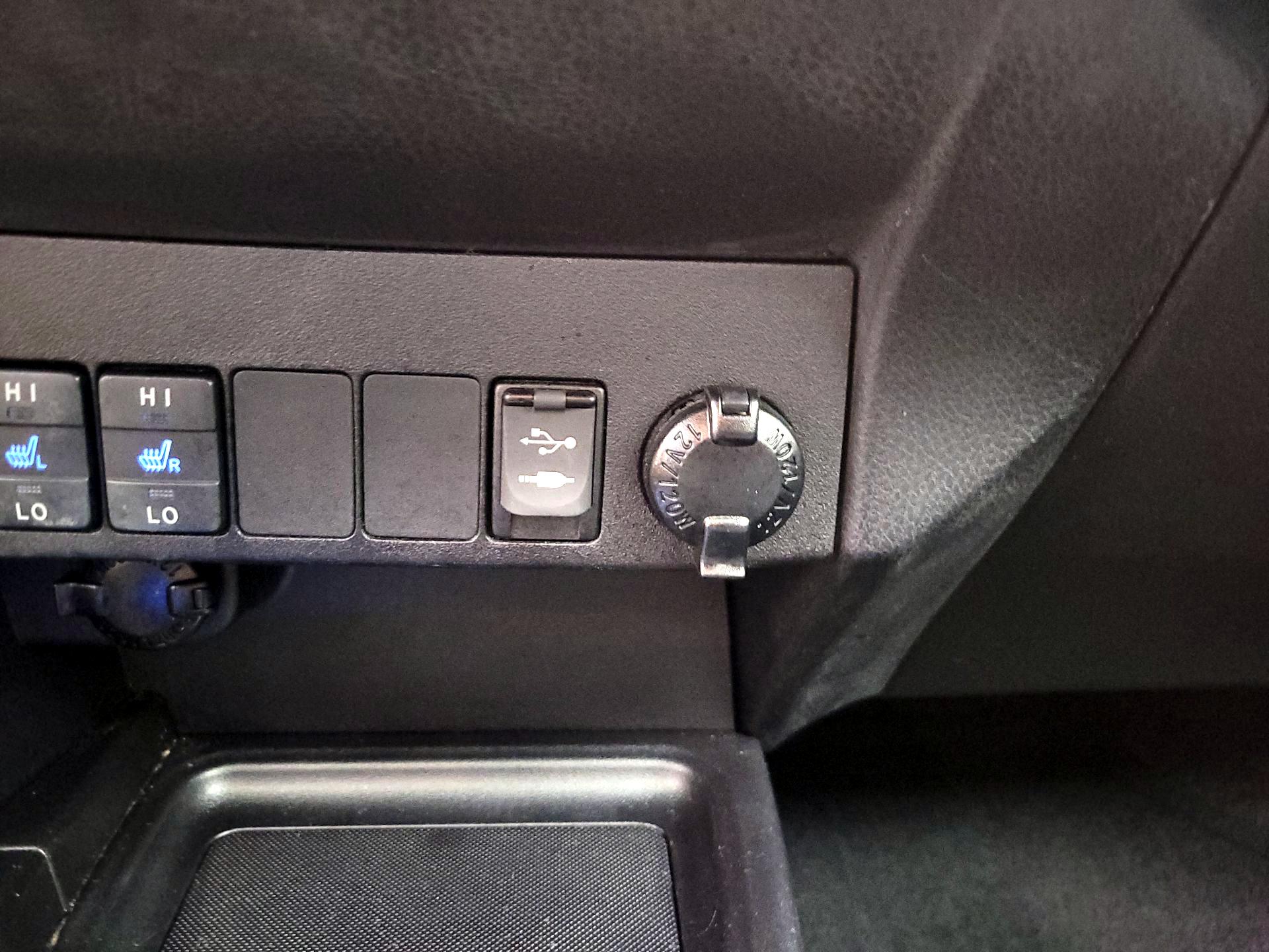 Thumbnail: 2014 Toyota RAV4 - 18