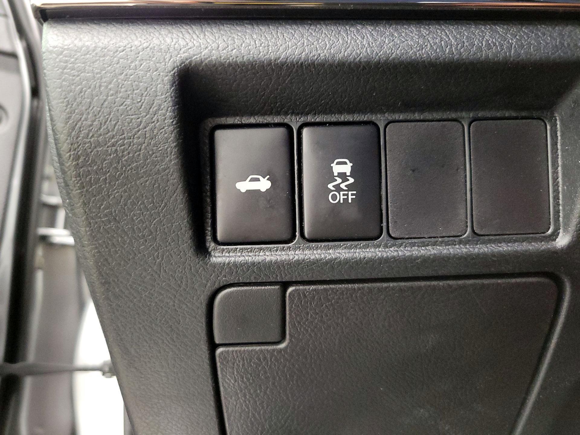 Thumbnail: 2015 Toyota Avalon - 13