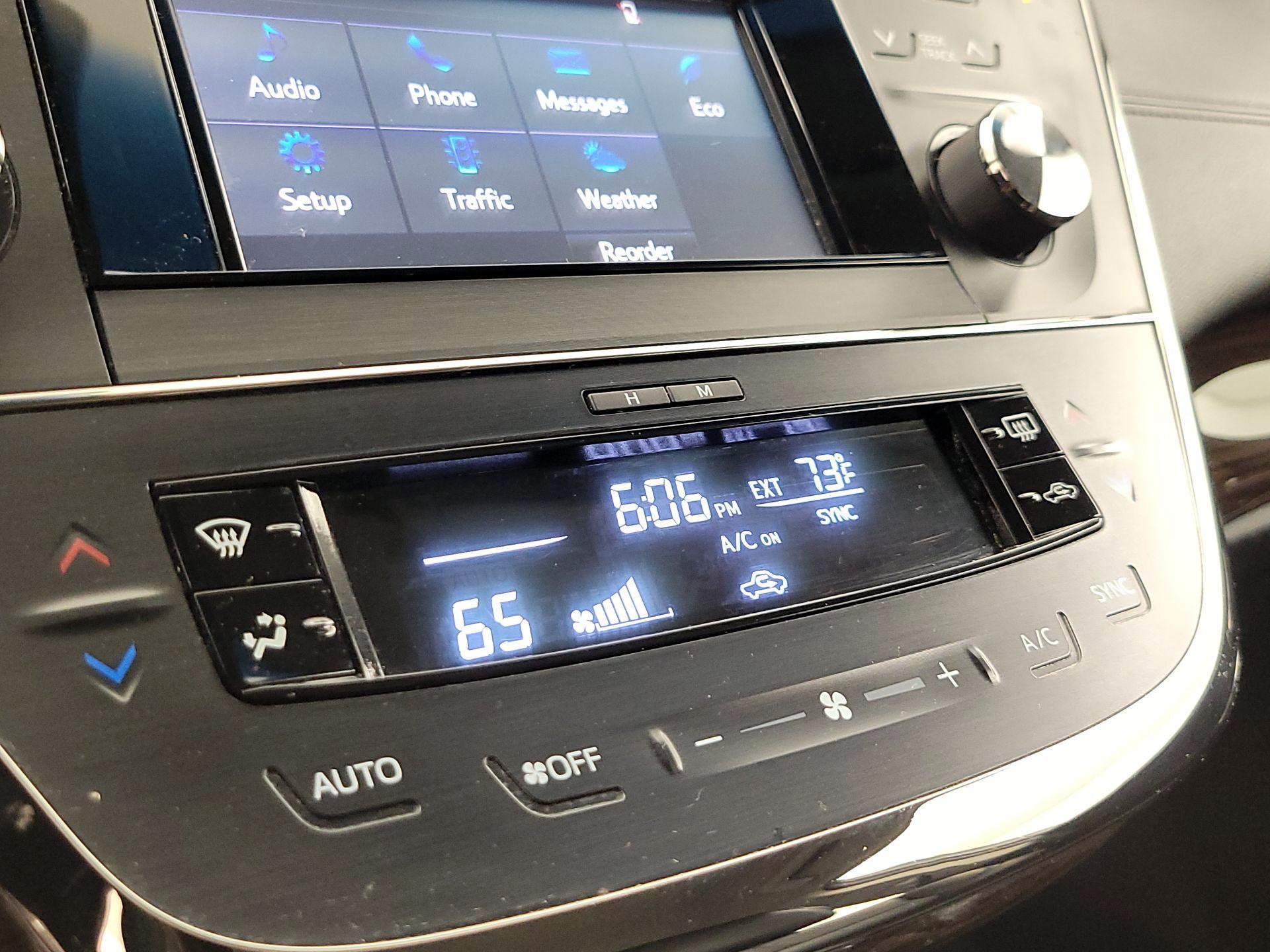 Thumbnail: 2015 Toyota Avalon - 16