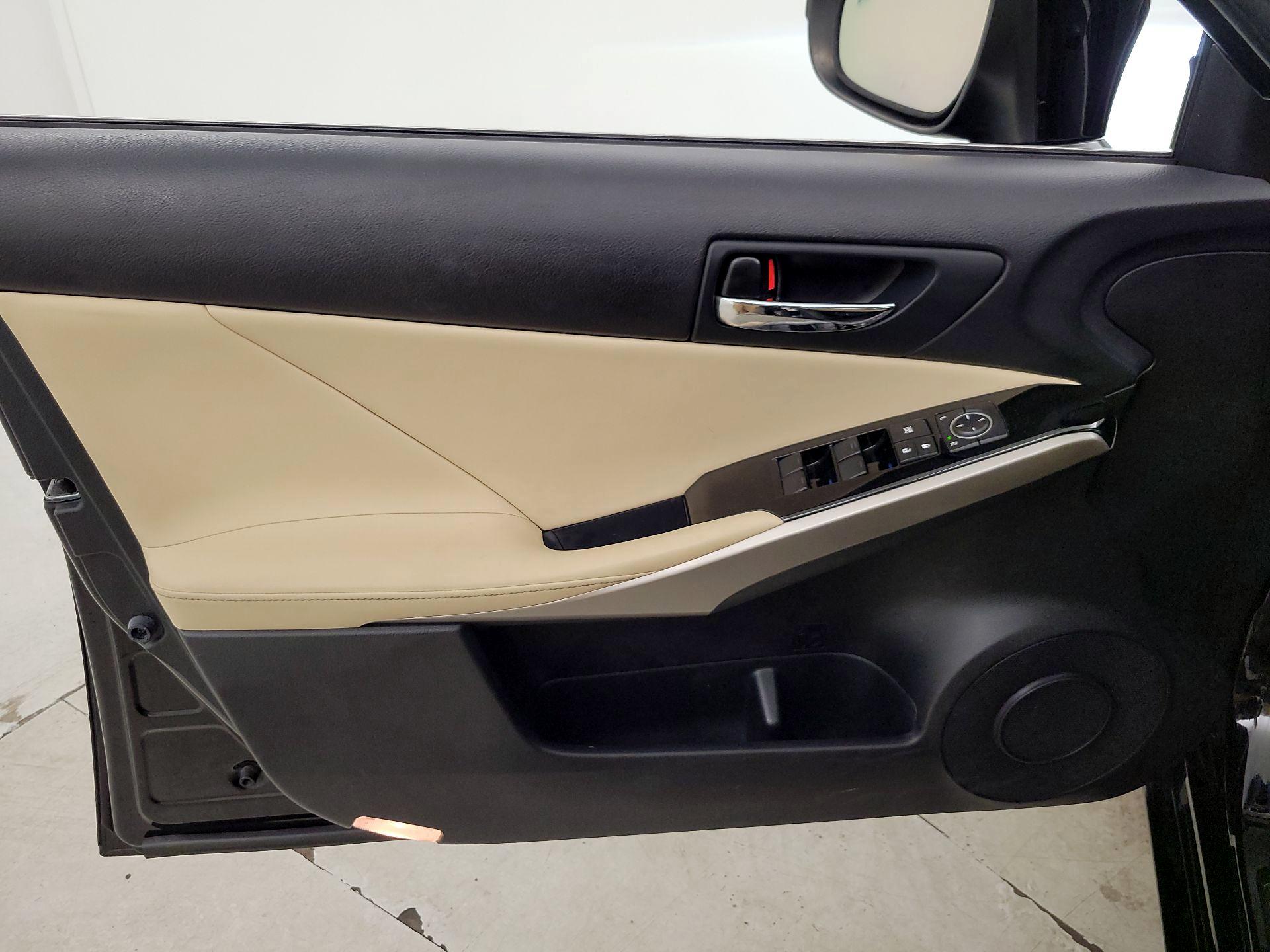 Thumbnail: 2015 Lexus IS - 12