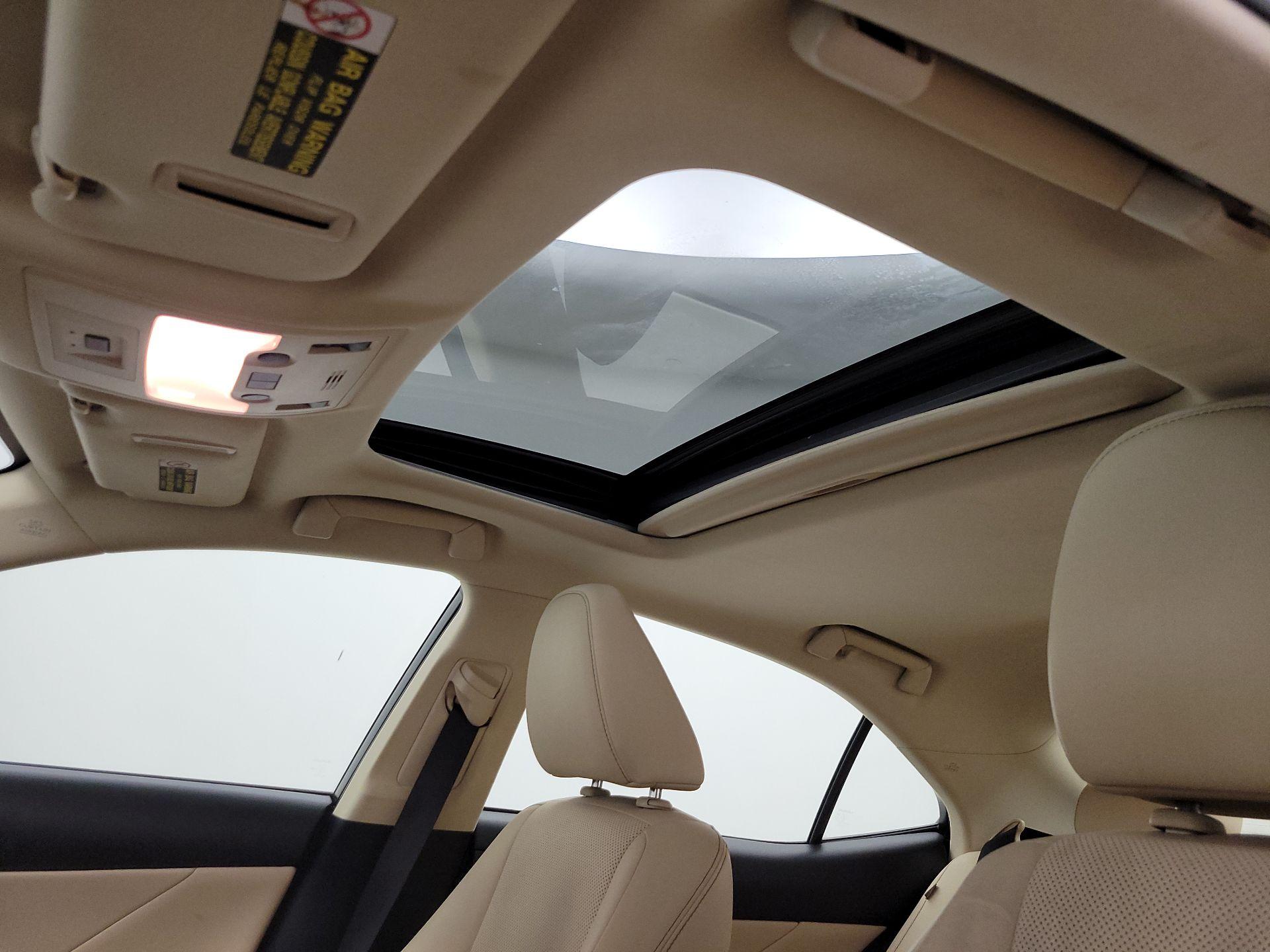 Thumbnail: 2015 Lexus IS - 20