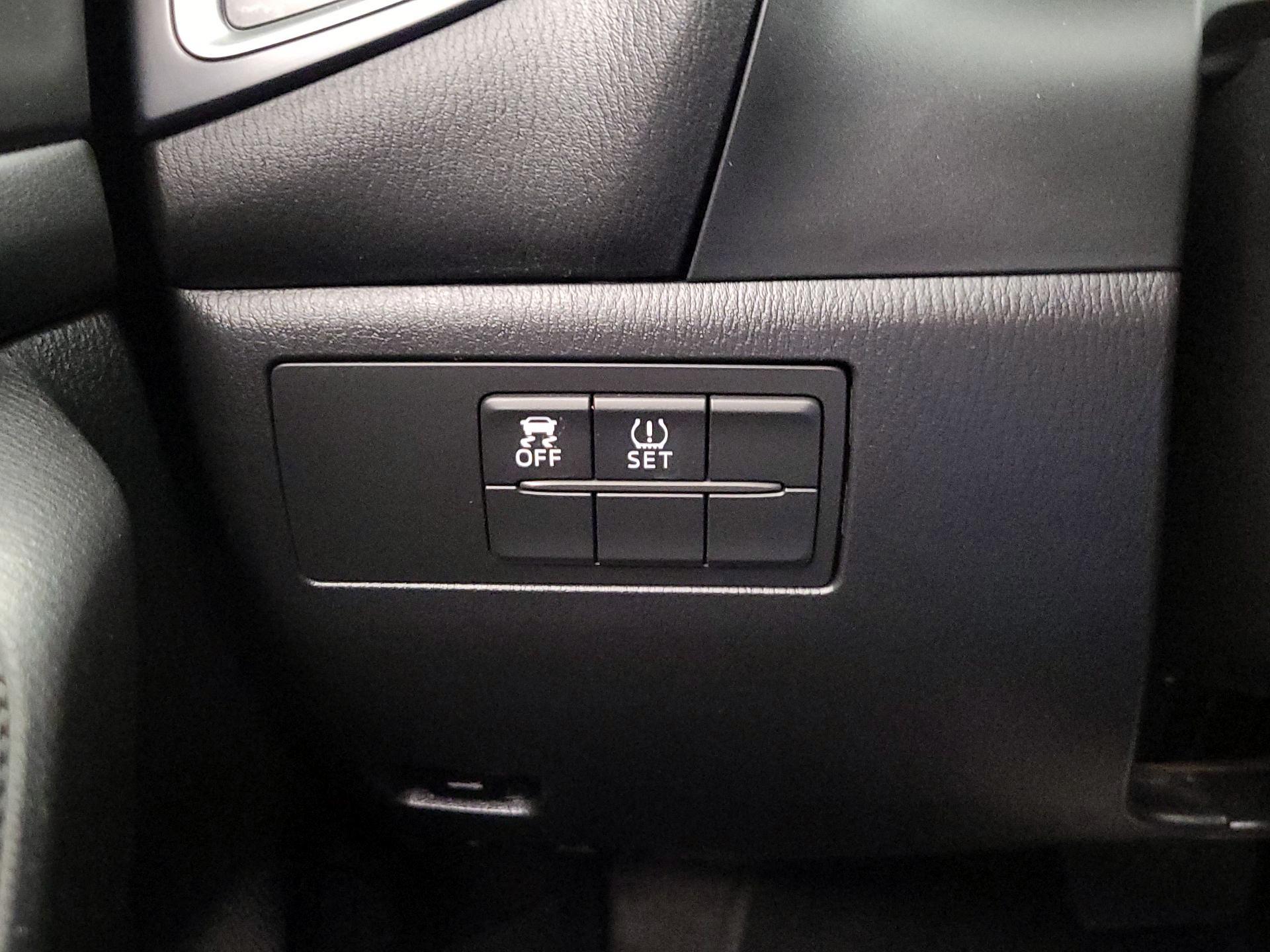 Thumbnail: 2015 Mazda Mazda3 - 13