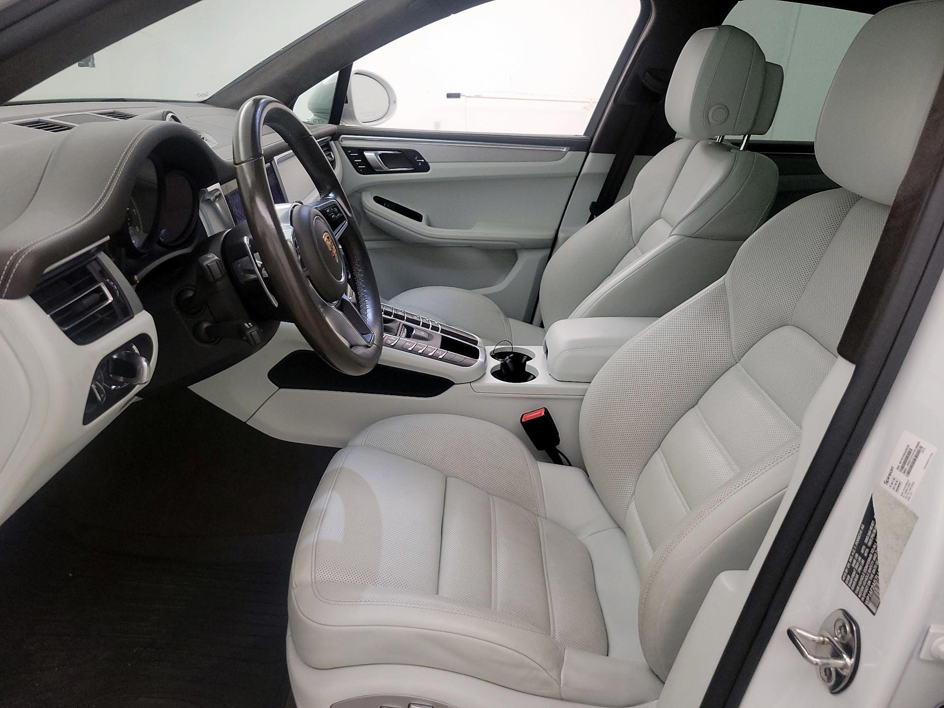 Thumbnail: 2020 Porsche Macan - 11