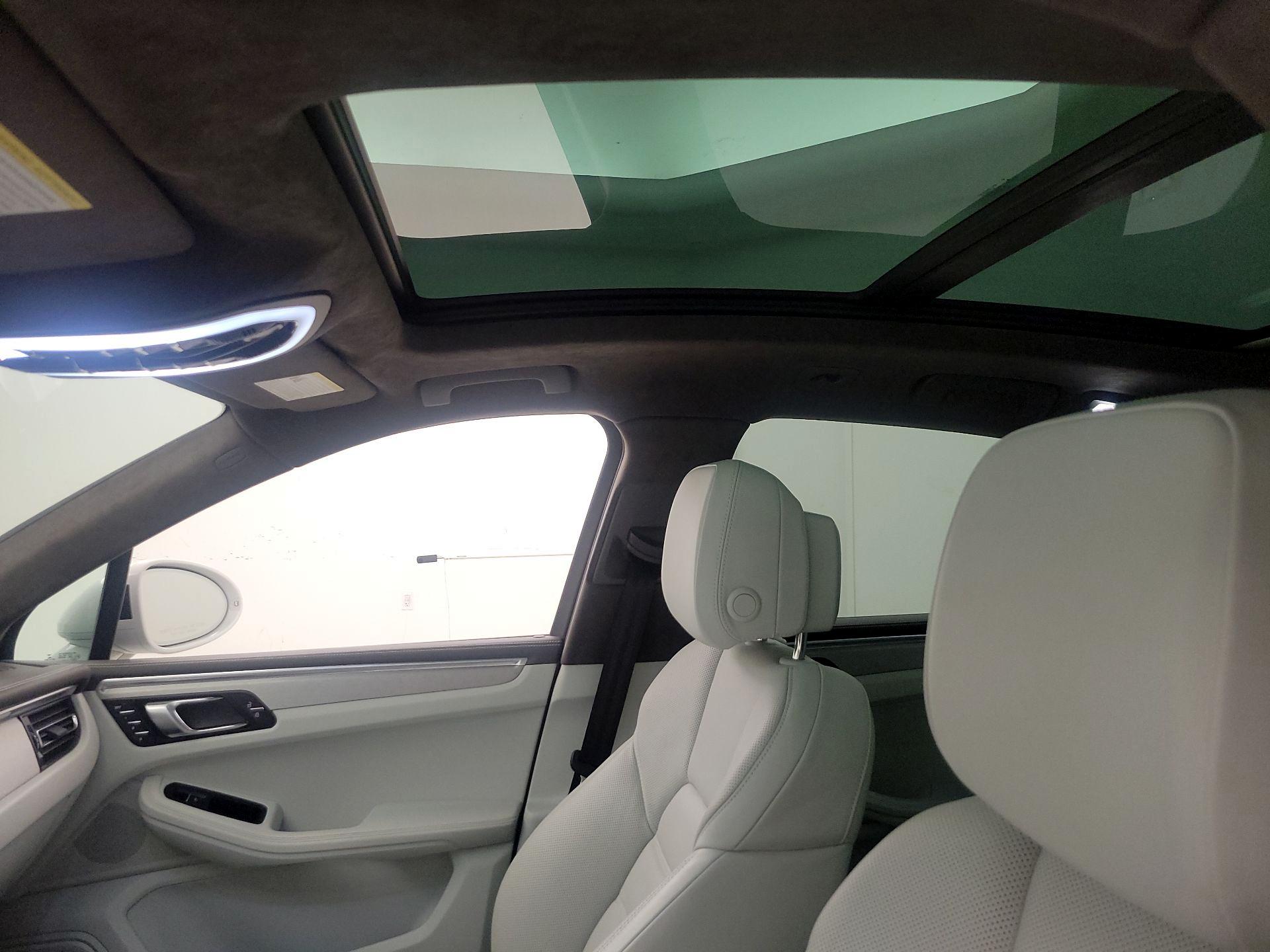 Thumbnail: 2020 Porsche Macan - 20