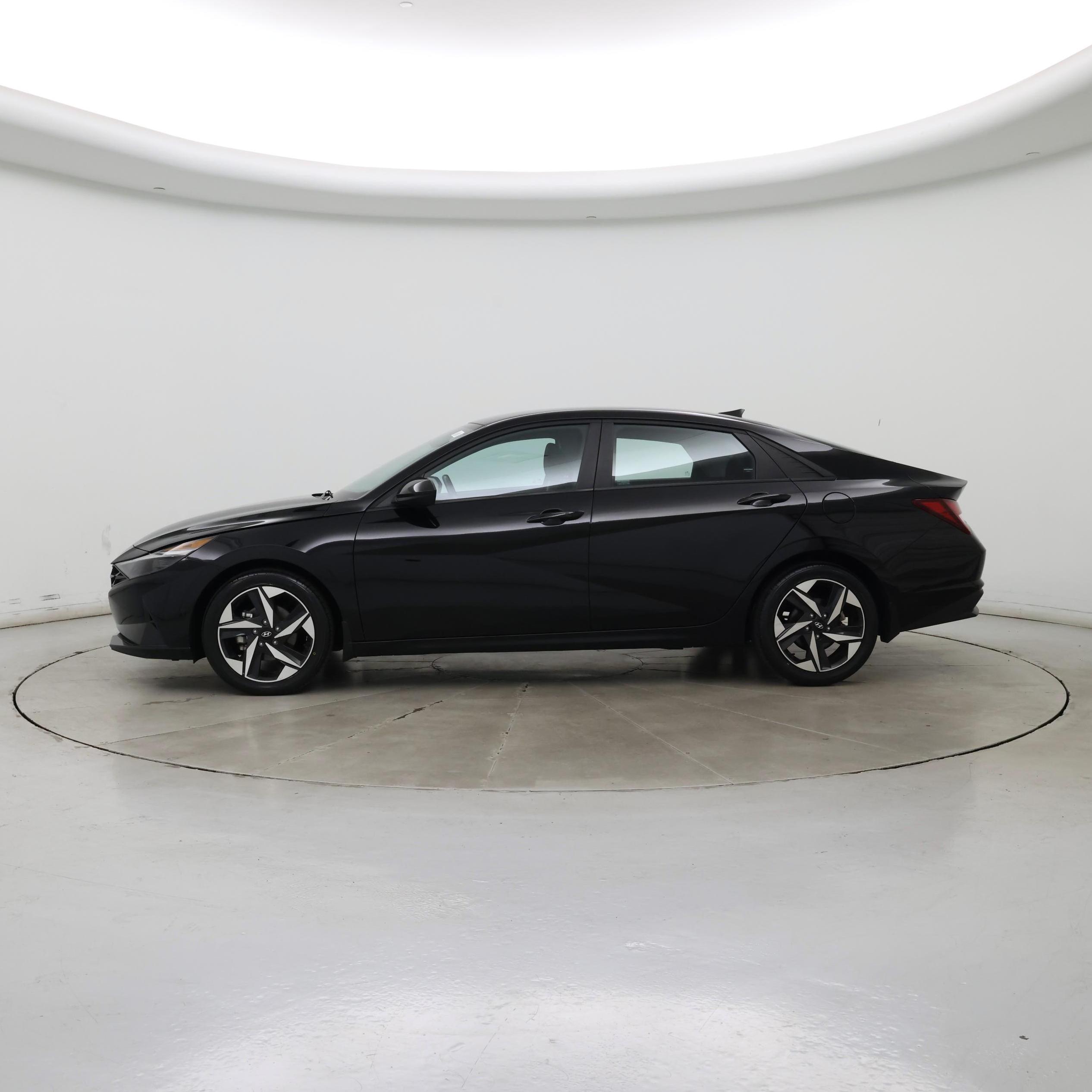 Thumbnail: 2023 Hyundai Elantra - 3