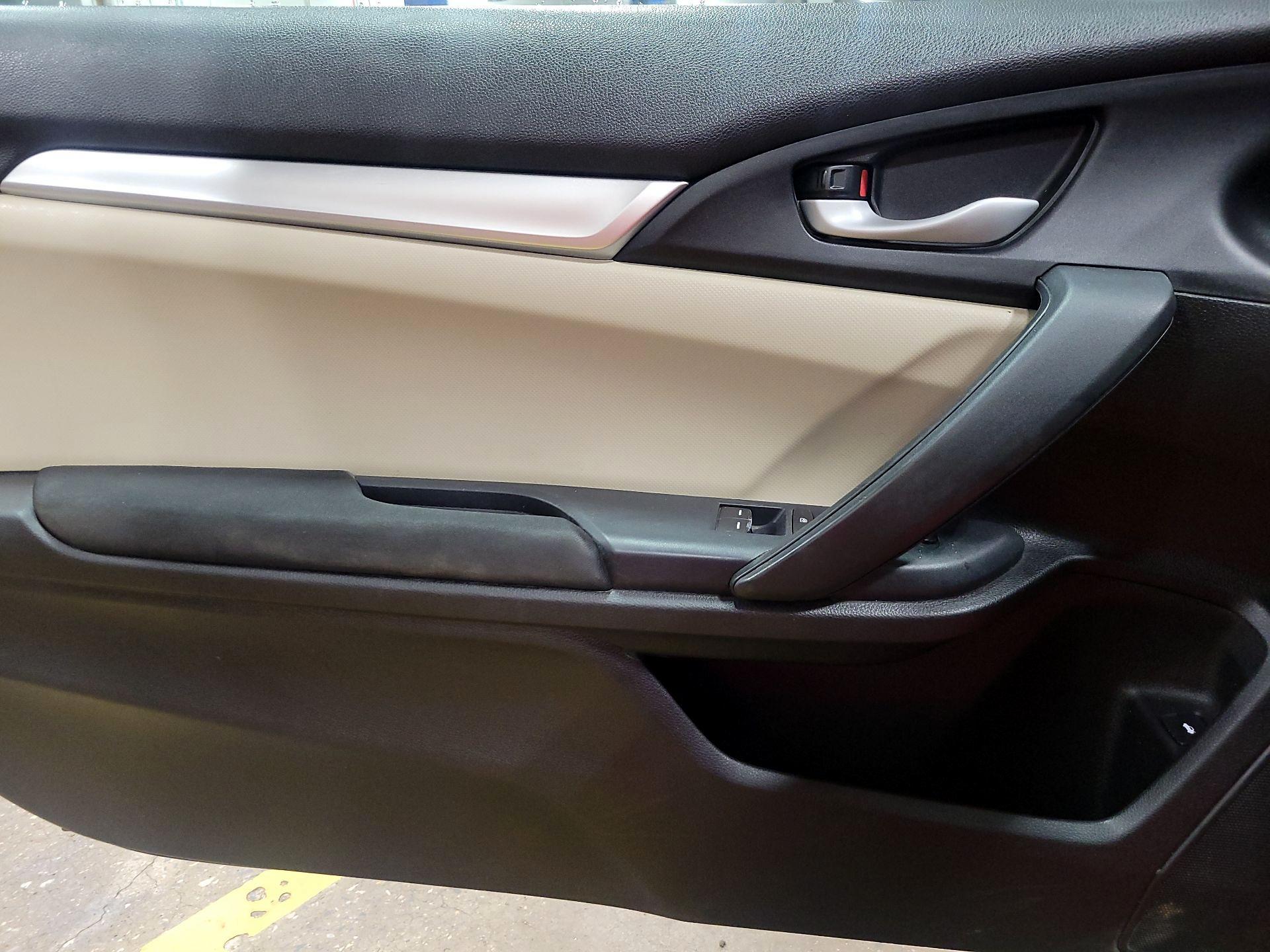 Thumbnail: 2016 Honda Civic - 12