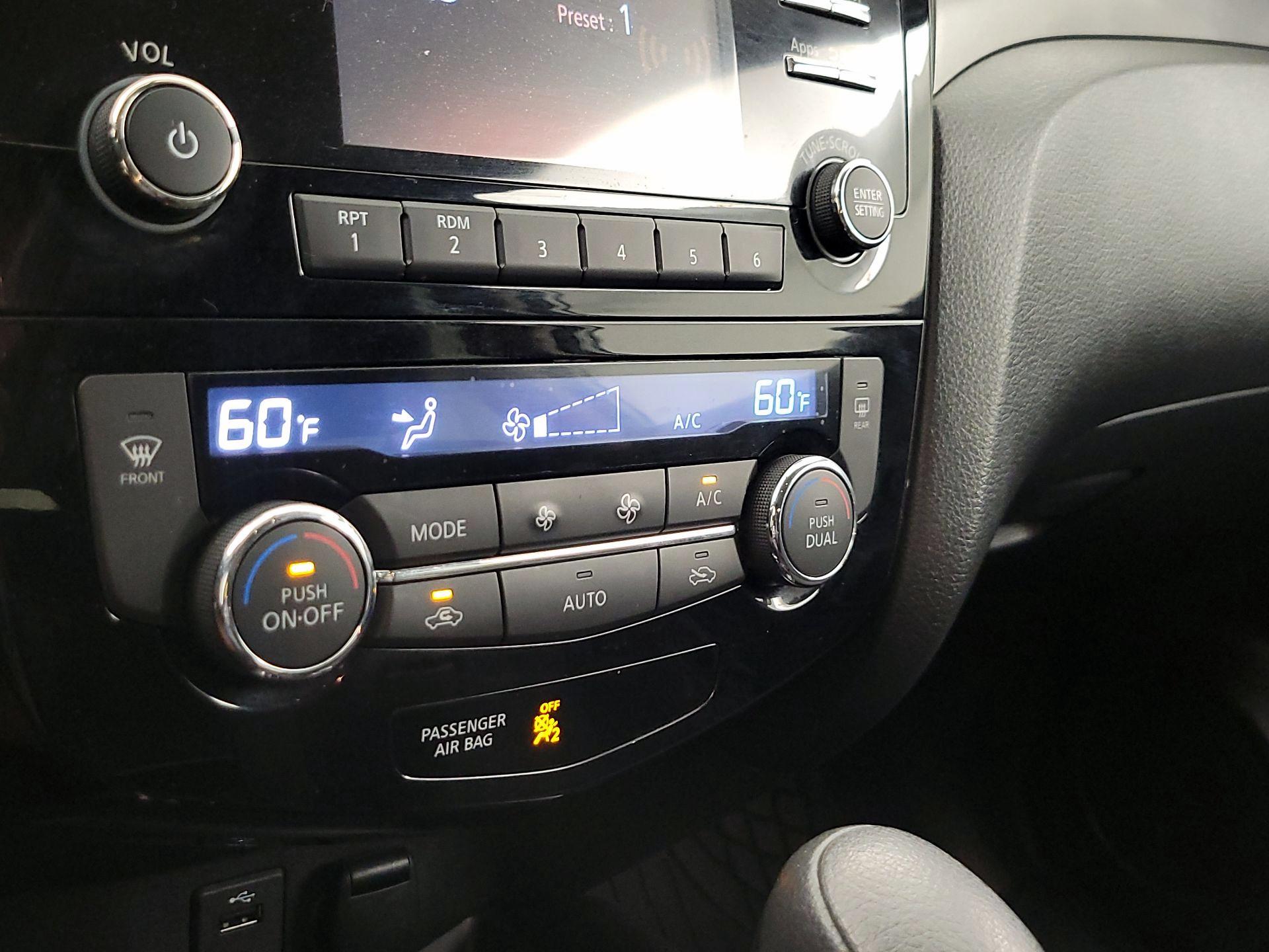 Thumbnail: 2016 Nissan Rogue - 16