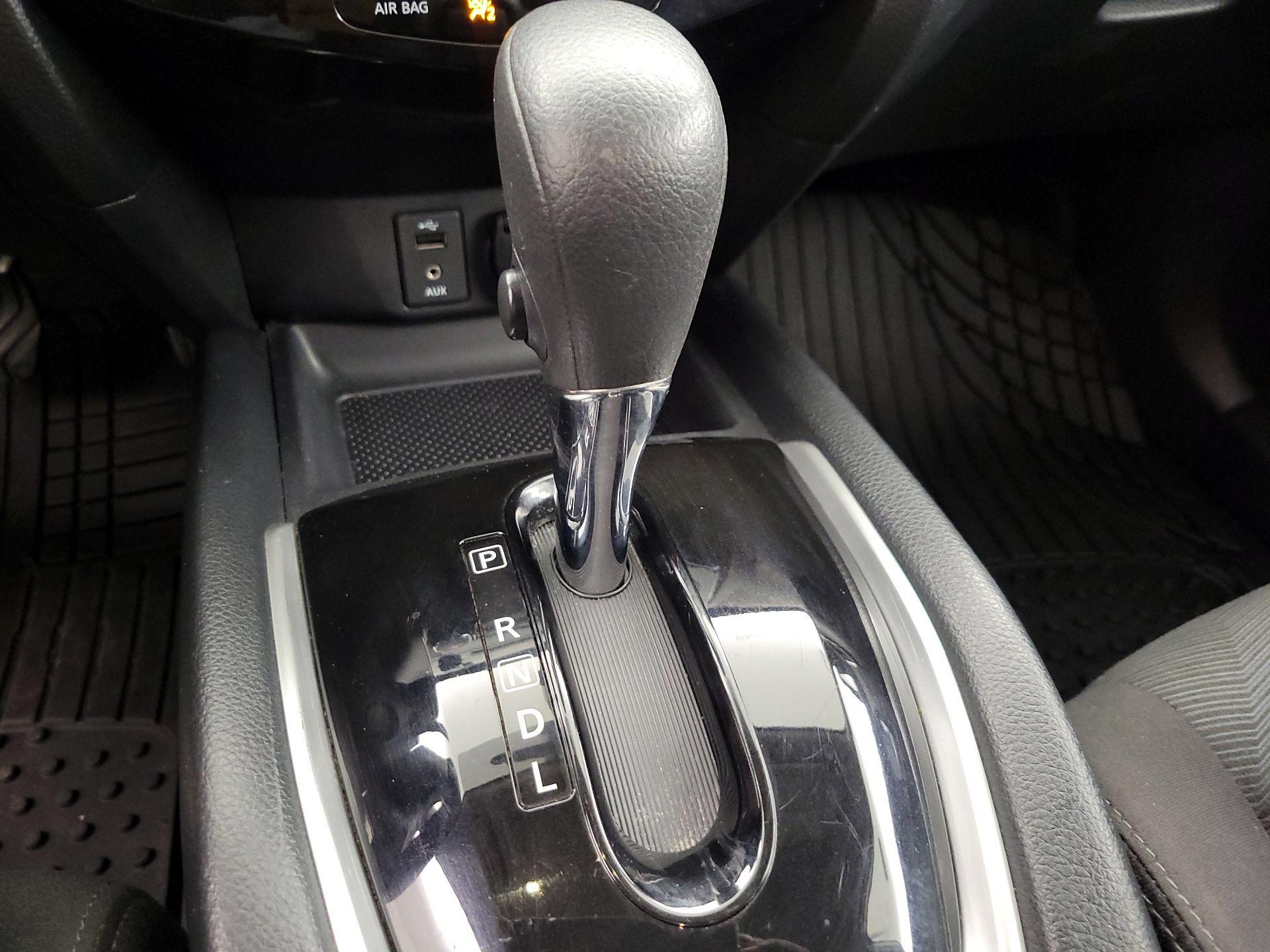 Thumbnail: 2016 Nissan Rogue - 17