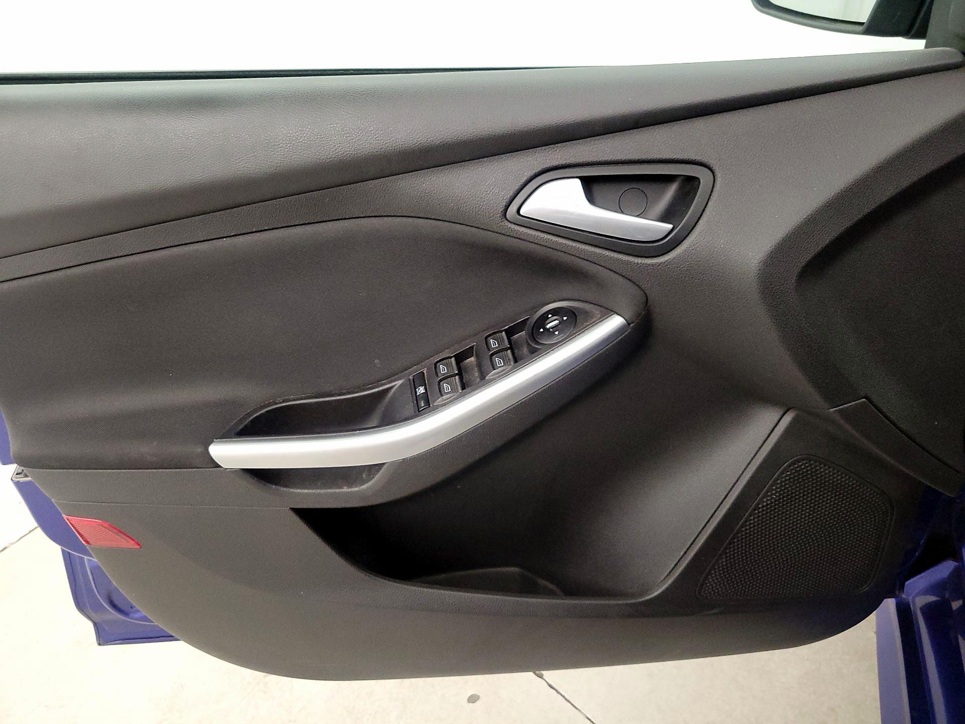 Thumbnail: 2013 Ford Focus - 12