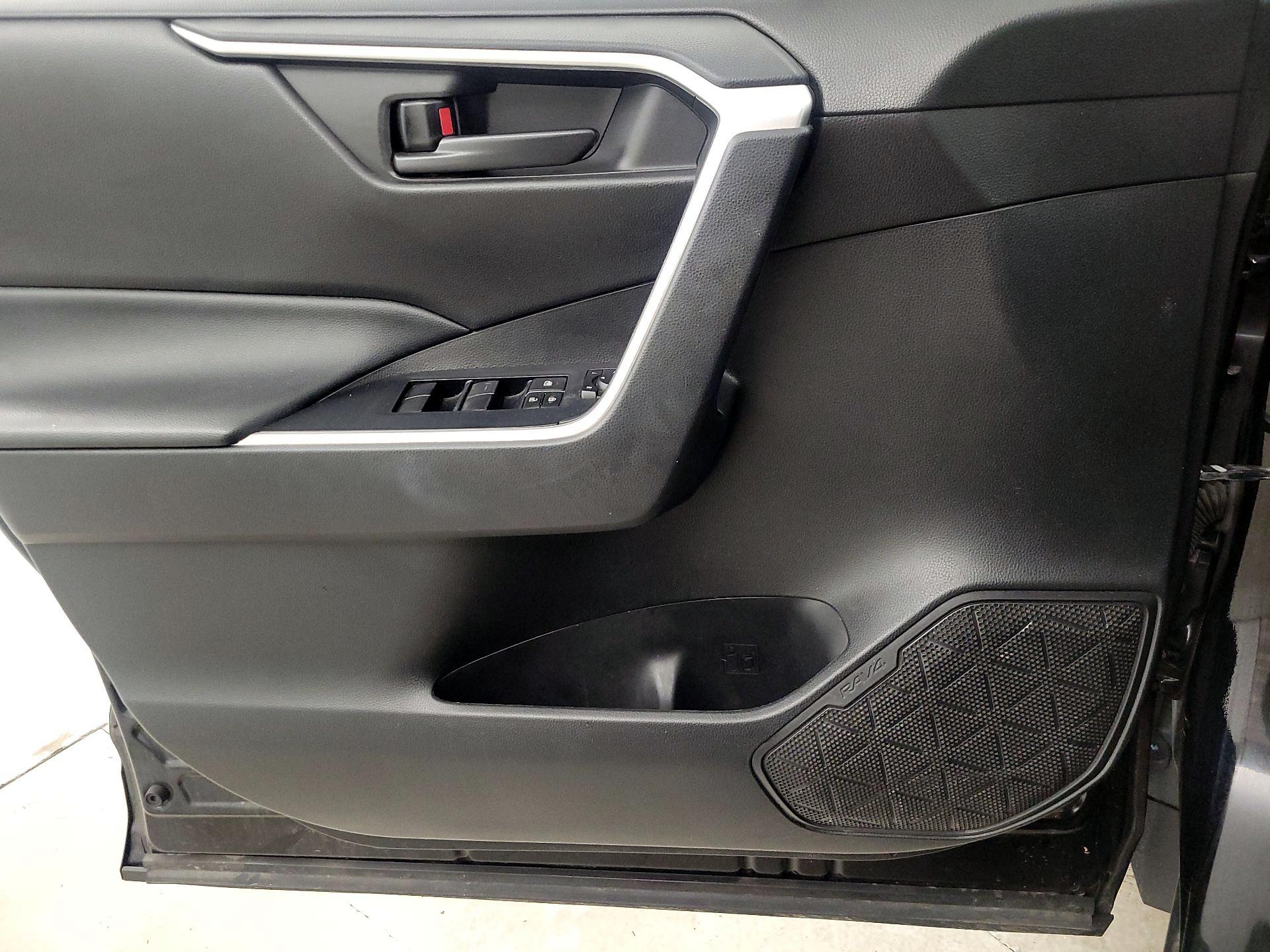 Thumbnail: 2021 Toyota RAV4 - 12