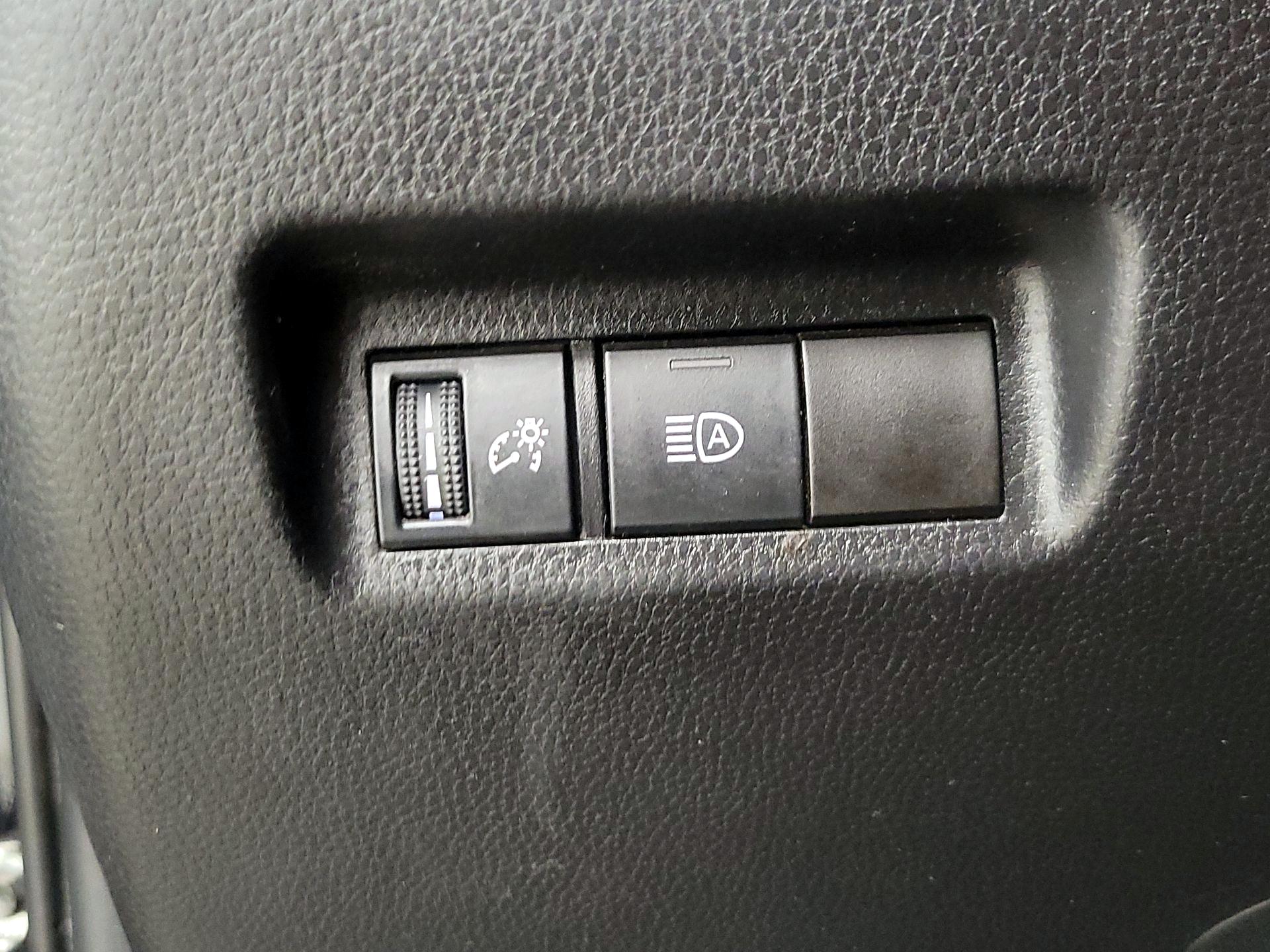 Thumbnail: 2021 Toyota RAV4 - 13