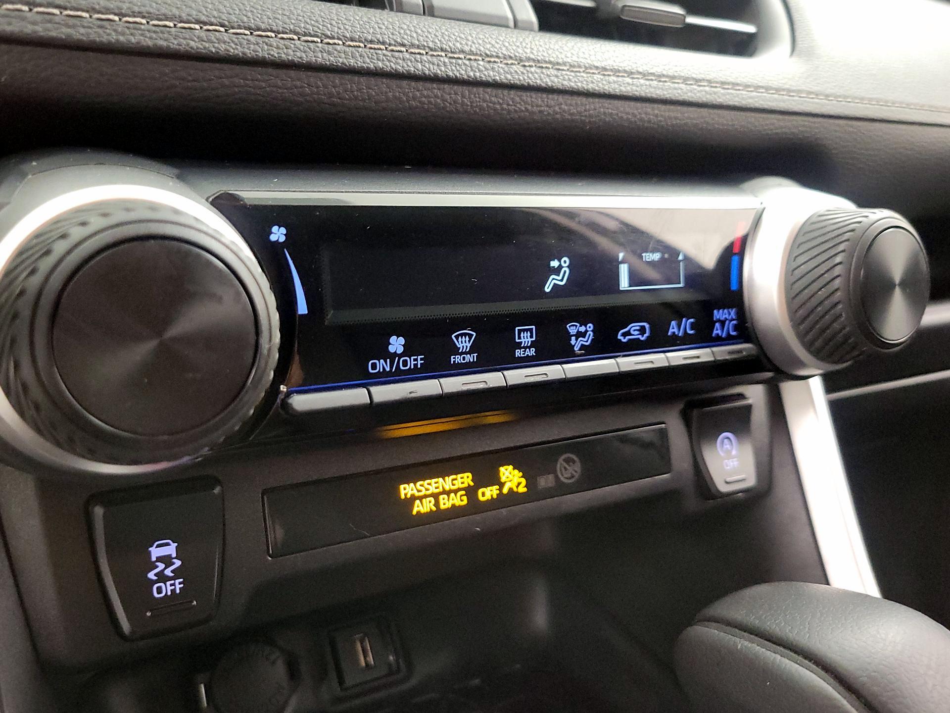 Thumbnail: 2021 Toyota RAV4 - 16