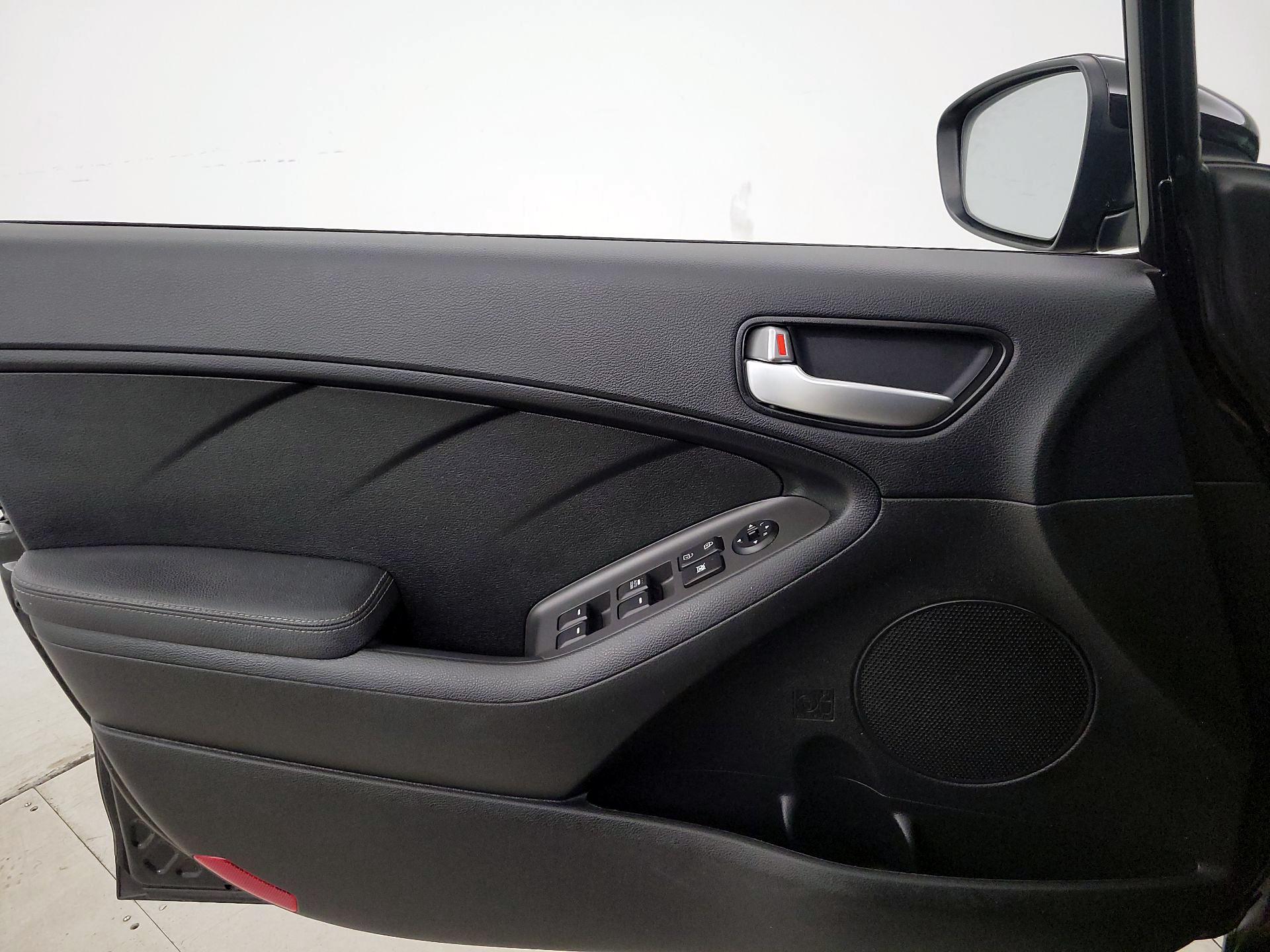 Thumbnail: 2018 Kia Forte - 12