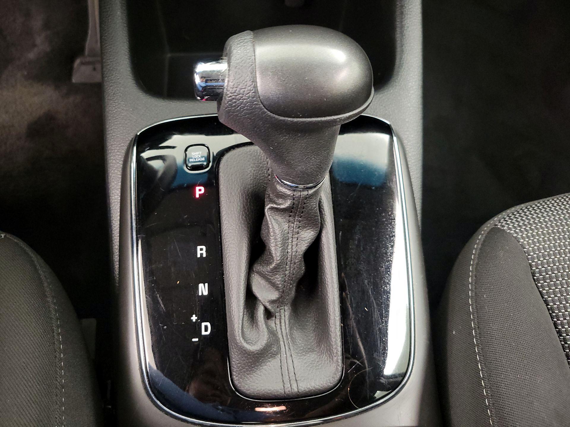 Thumbnail: 2018 Kia Forte - 17